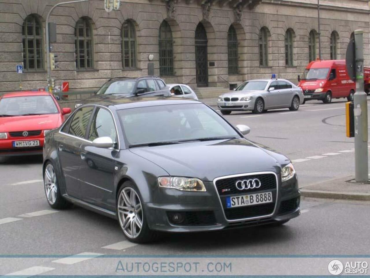 Audi RS4 Sedan