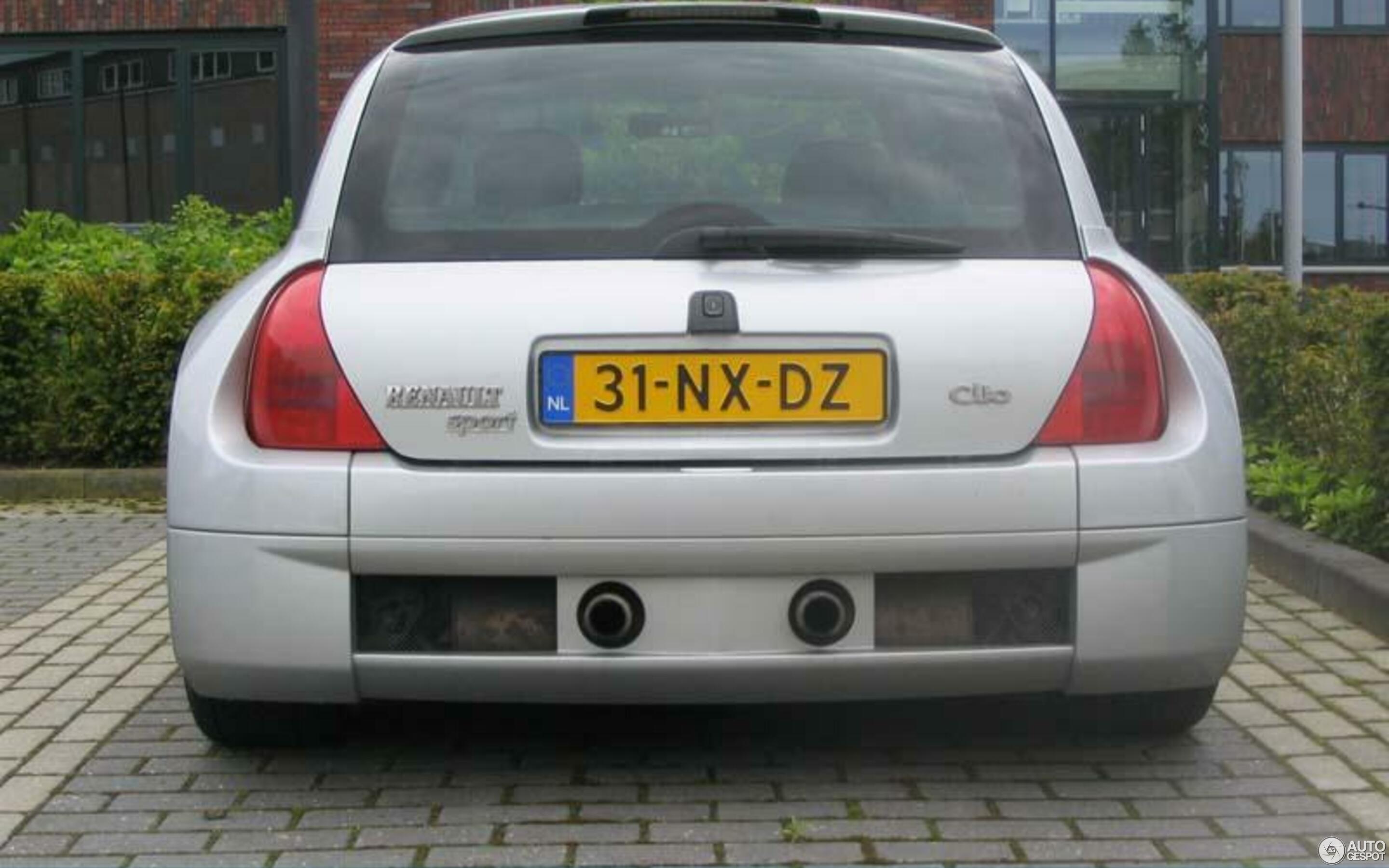 Renault Clio V6