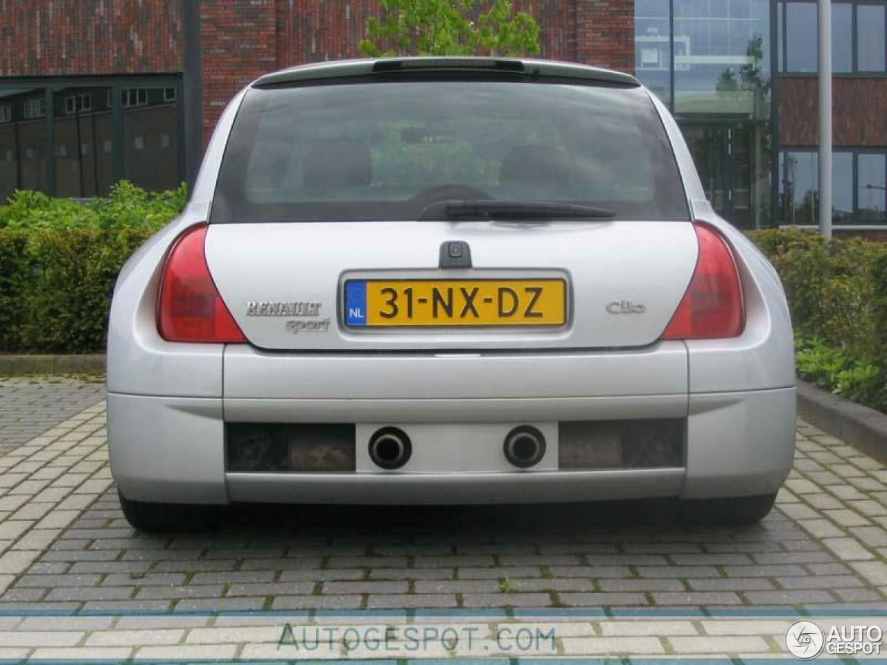 Renault Clio V6