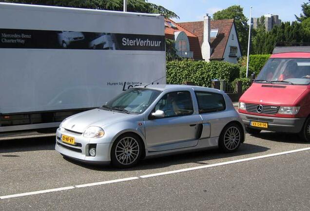 Renault Clio V6