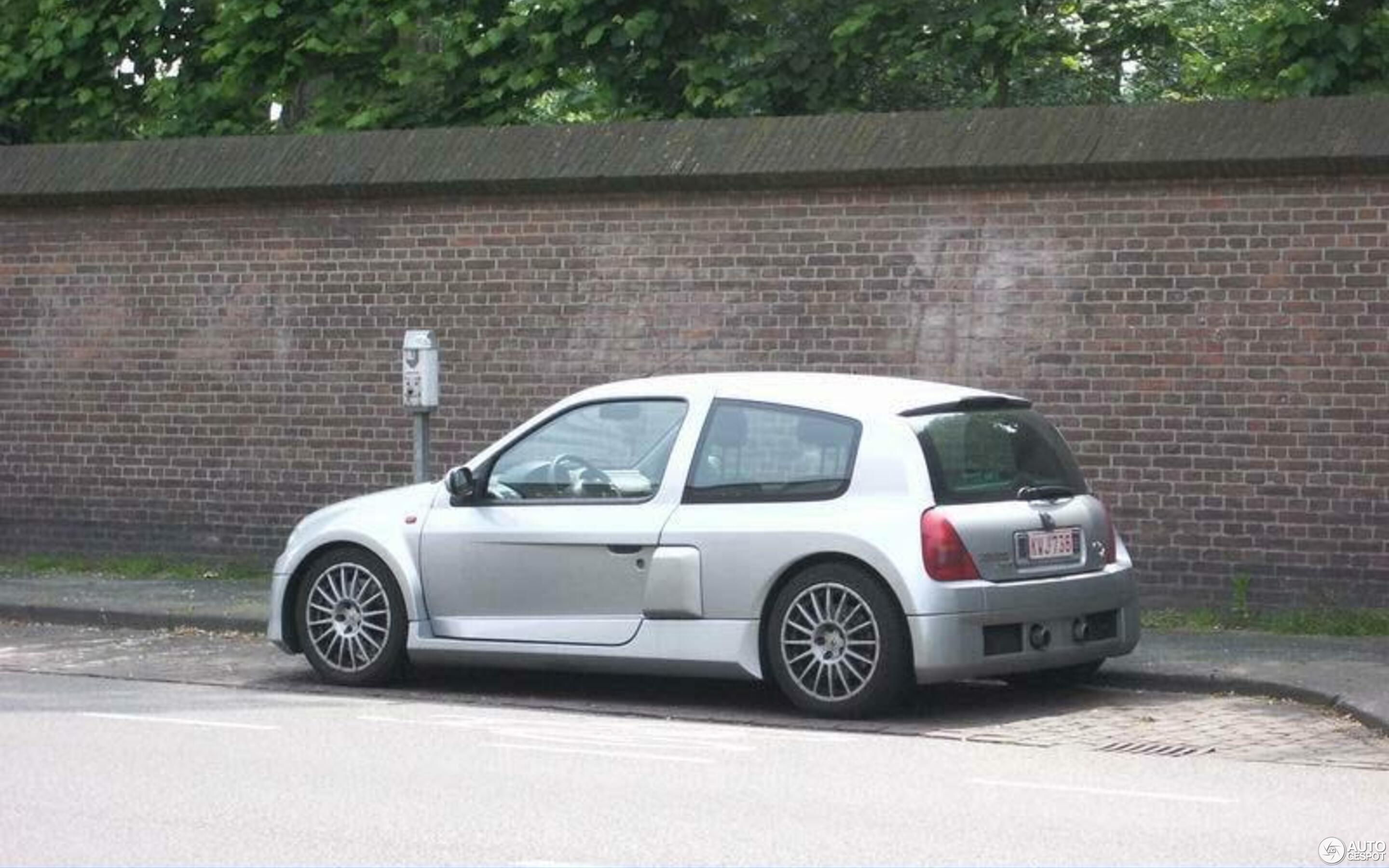 Renault Clio V6