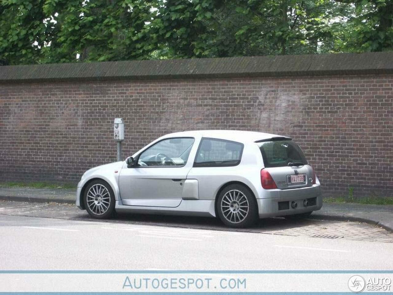 Renault Clio V6