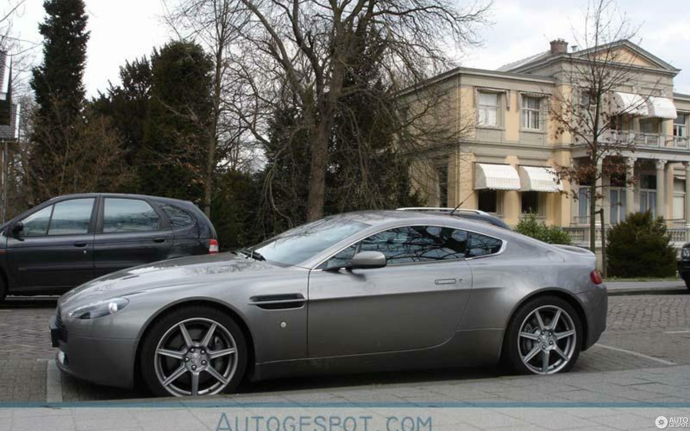 Aston Martin V8 Vantage