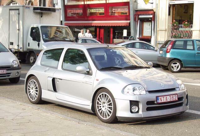 Renault Clio V6