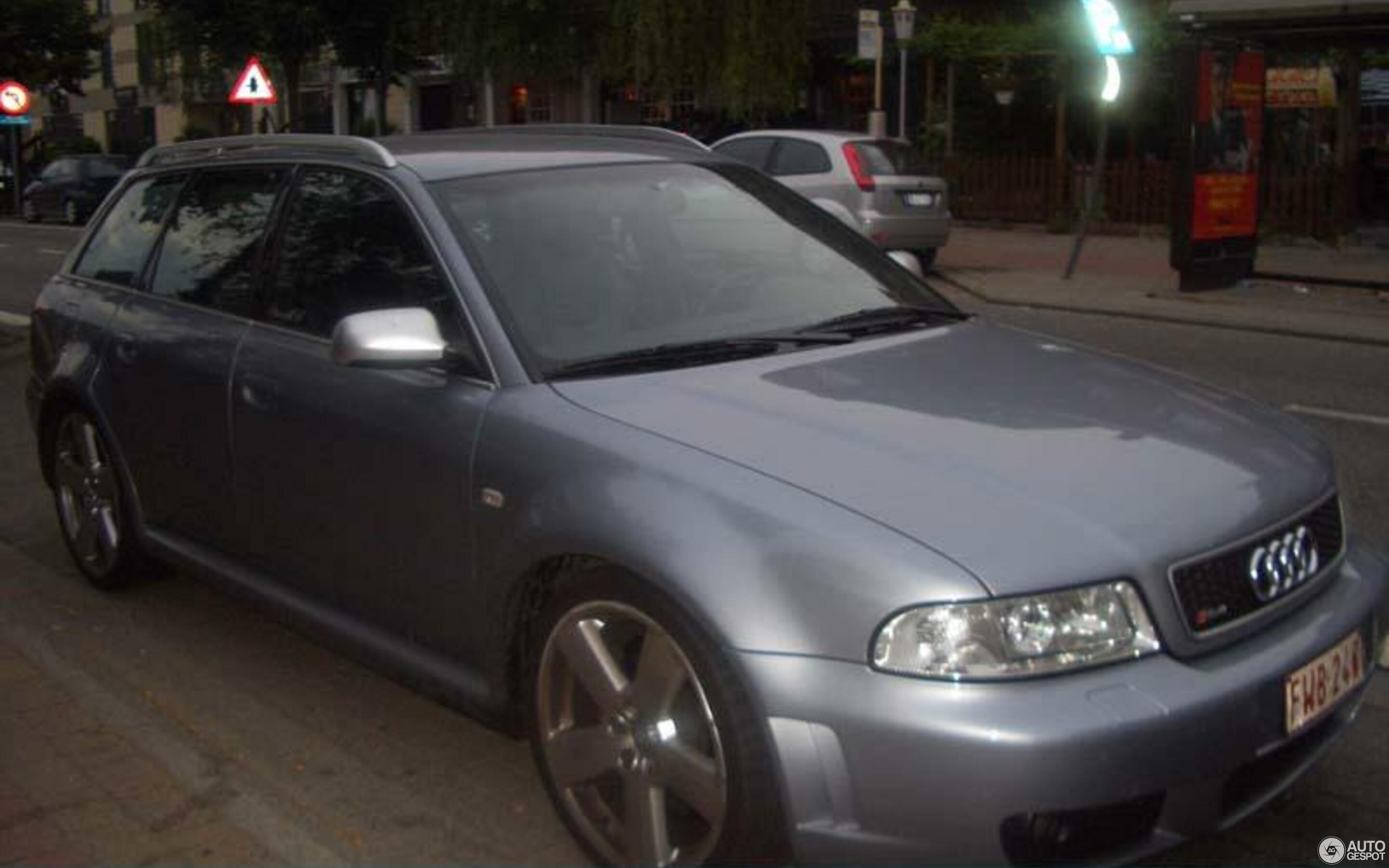 Audi RS4 Avant B5