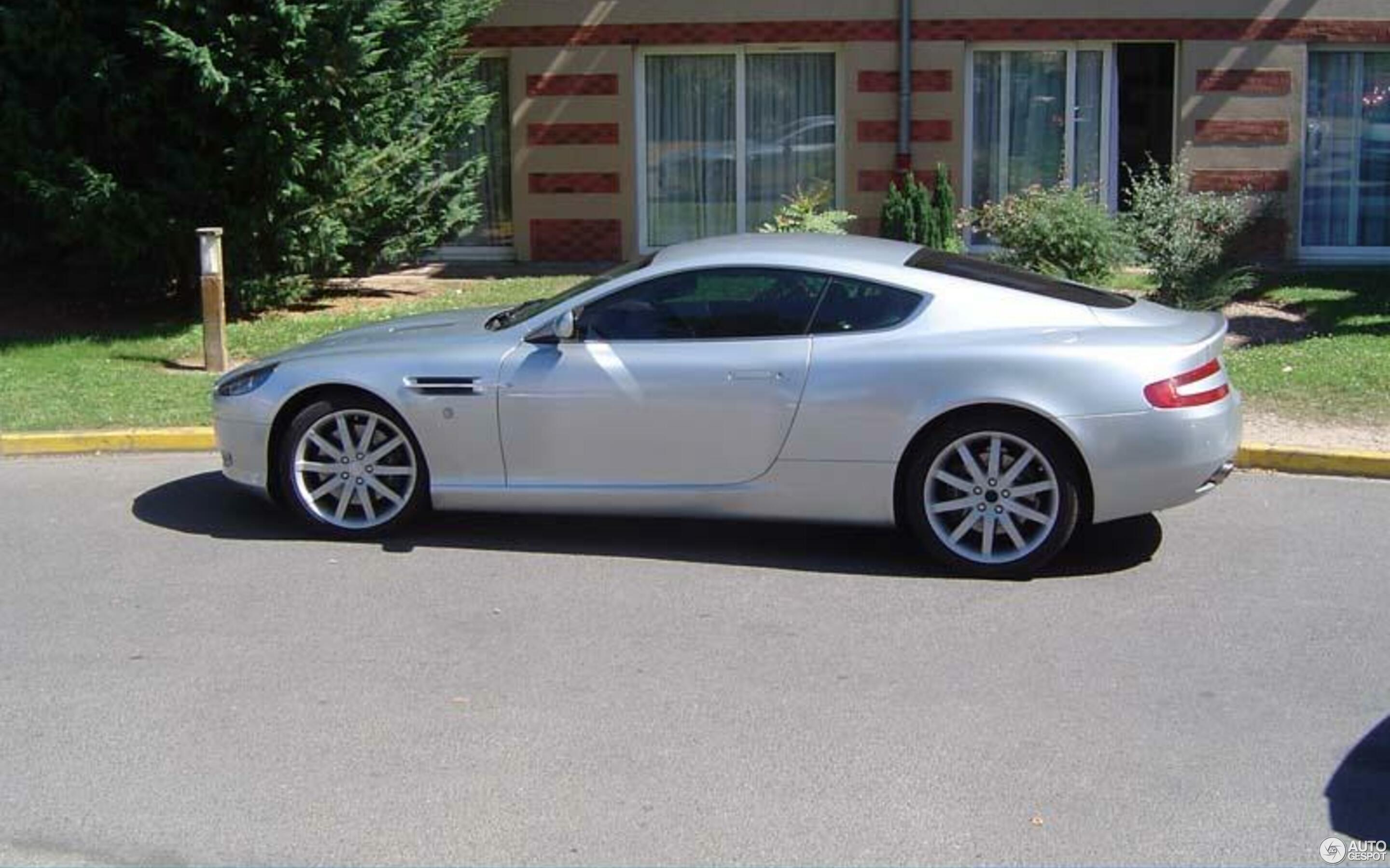 Aston Martin DB9