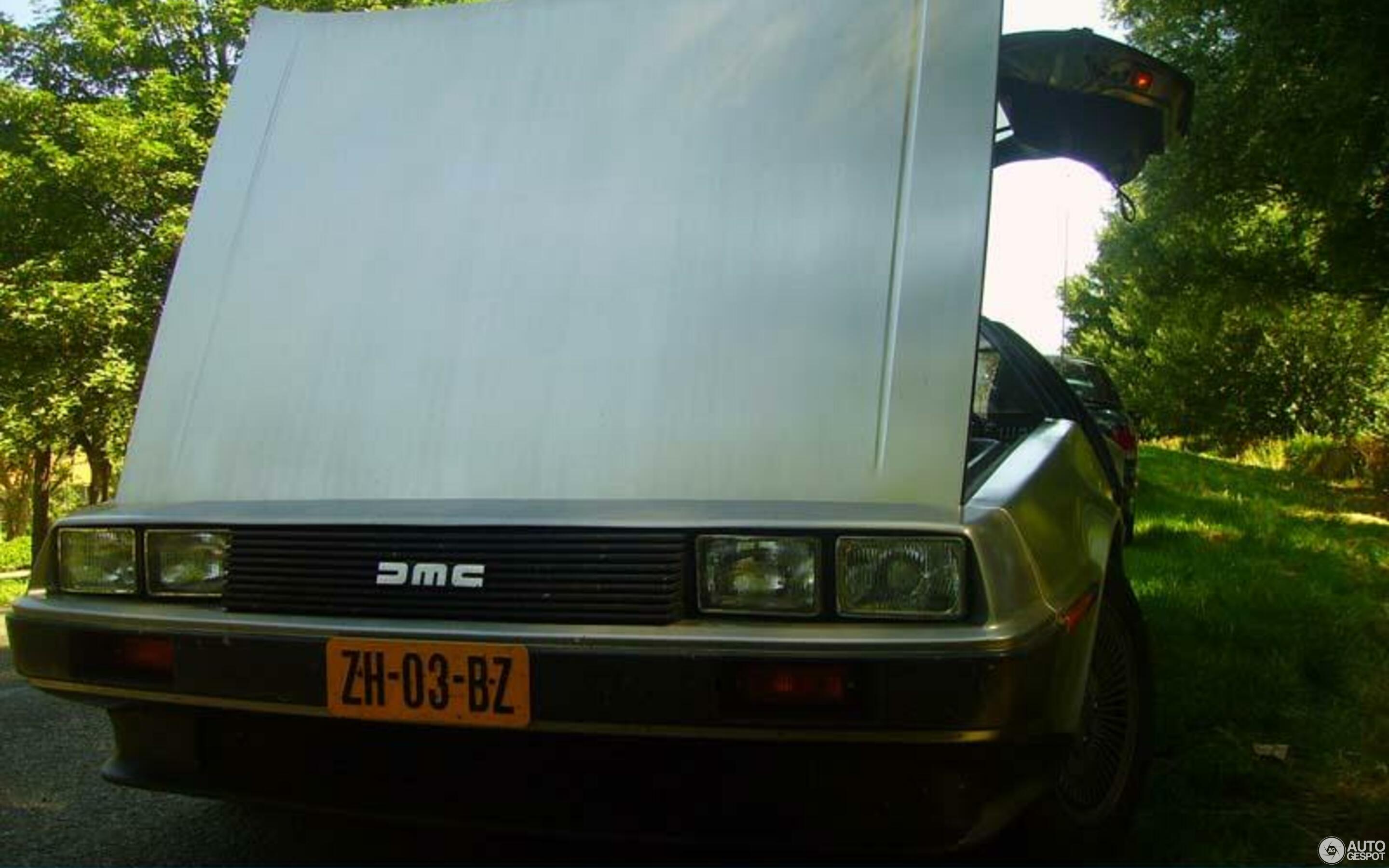 DeLorean DMC-12