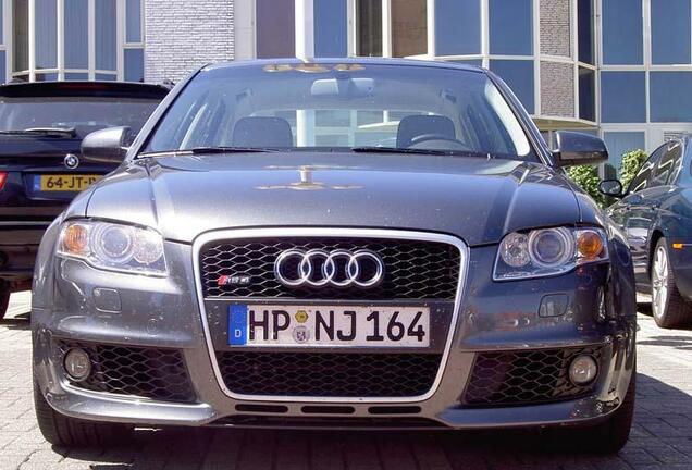 Audi RS4 Sedan