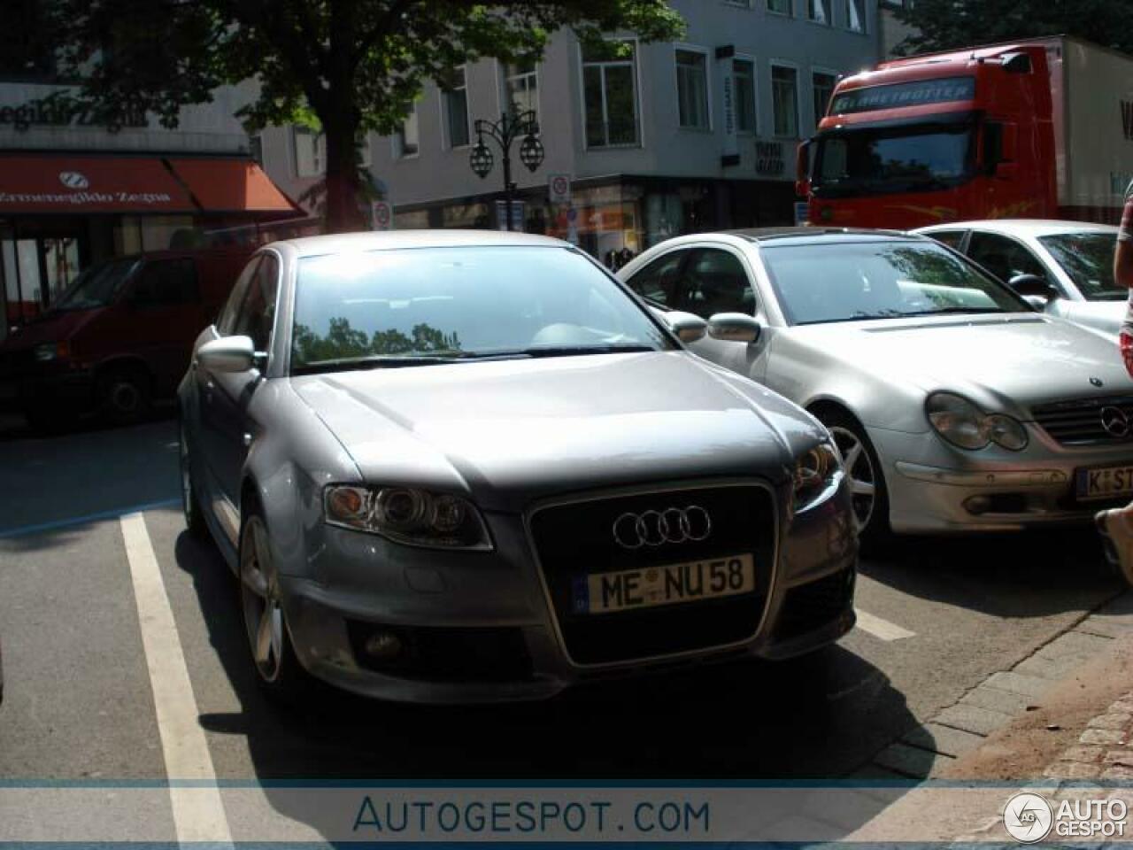 Audi RS4 Sedan