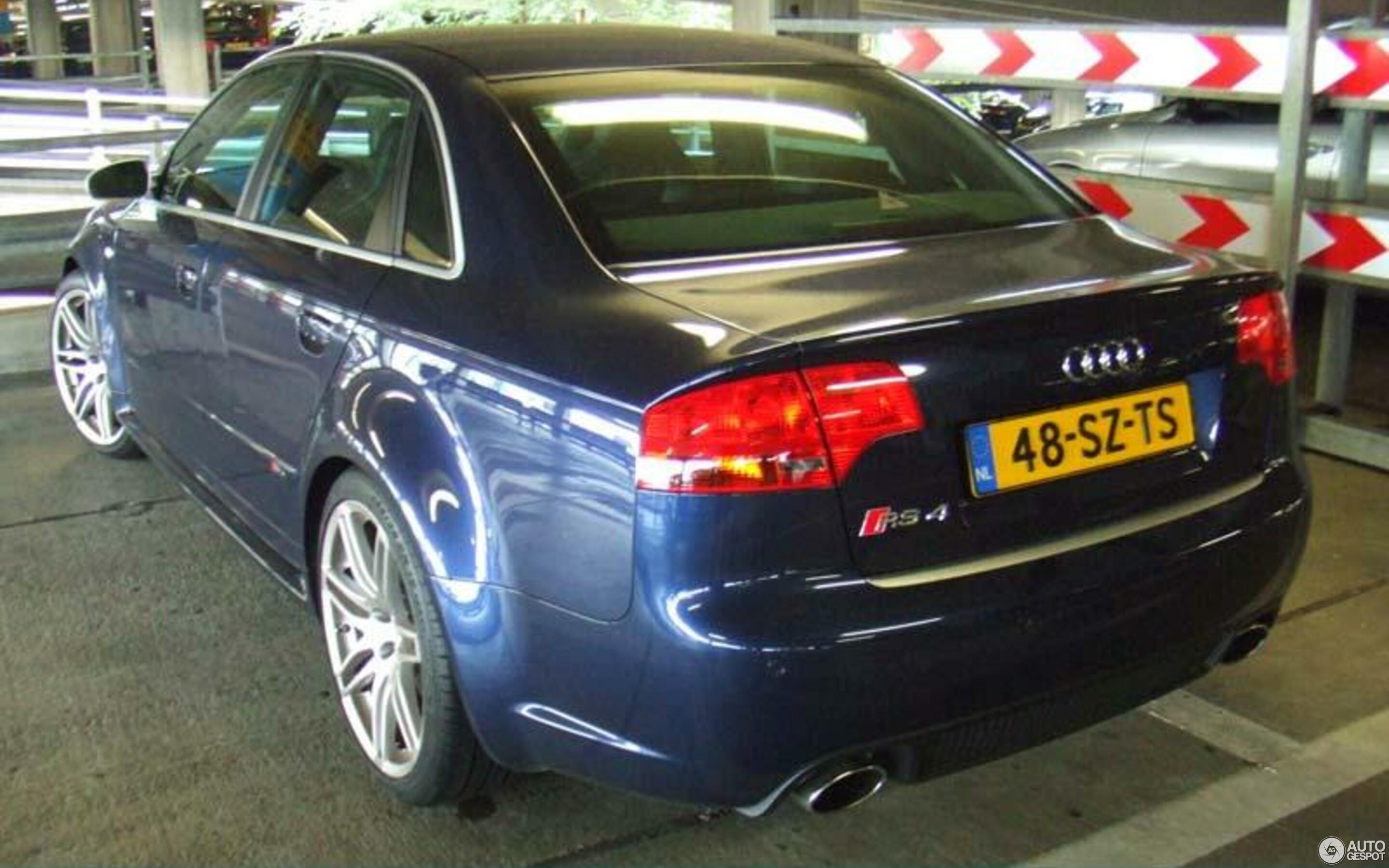 Audi RS4 Sedan