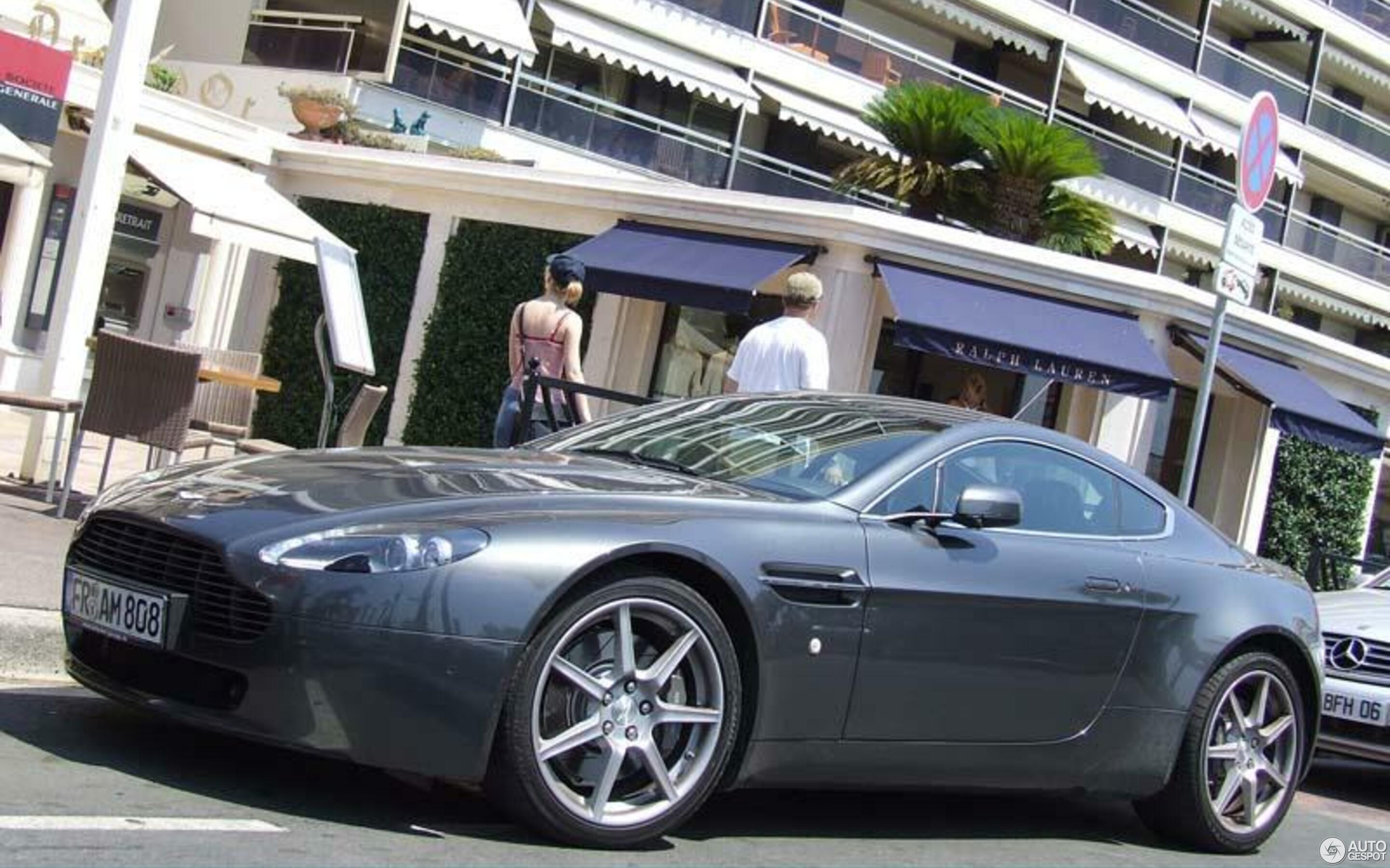 Aston Martin V8 Vantage