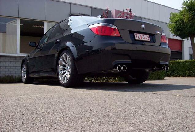 BMW M5 E60 2005