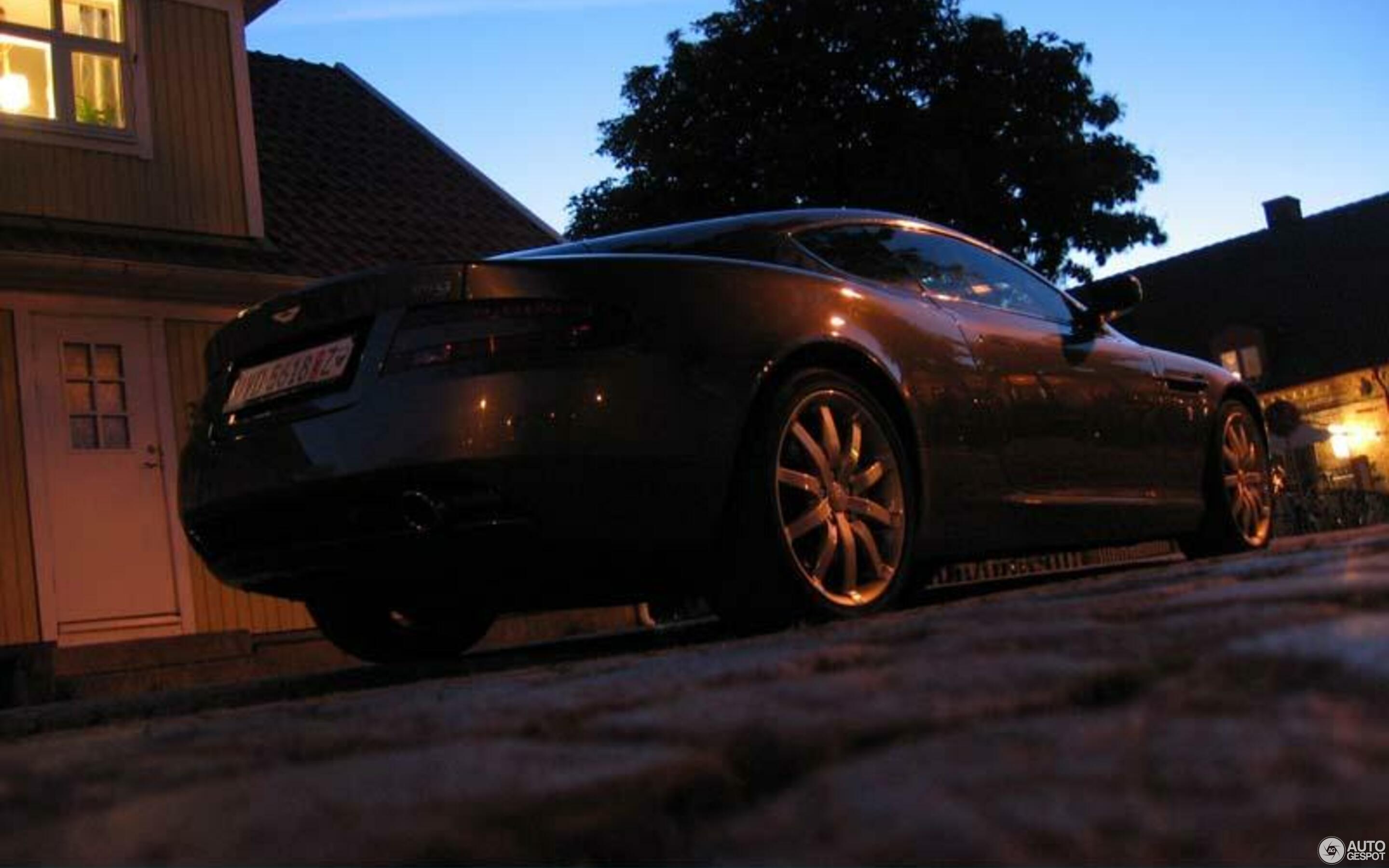 Aston Martin DB9