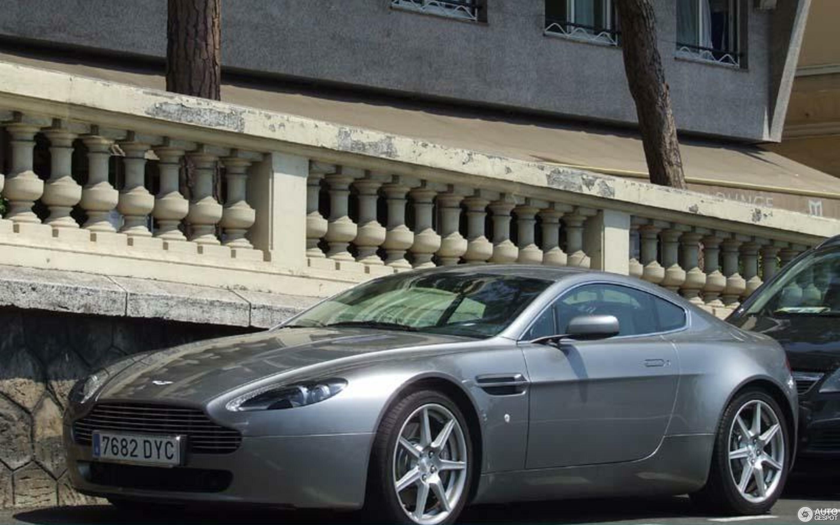 Aston Martin V8 Vantage