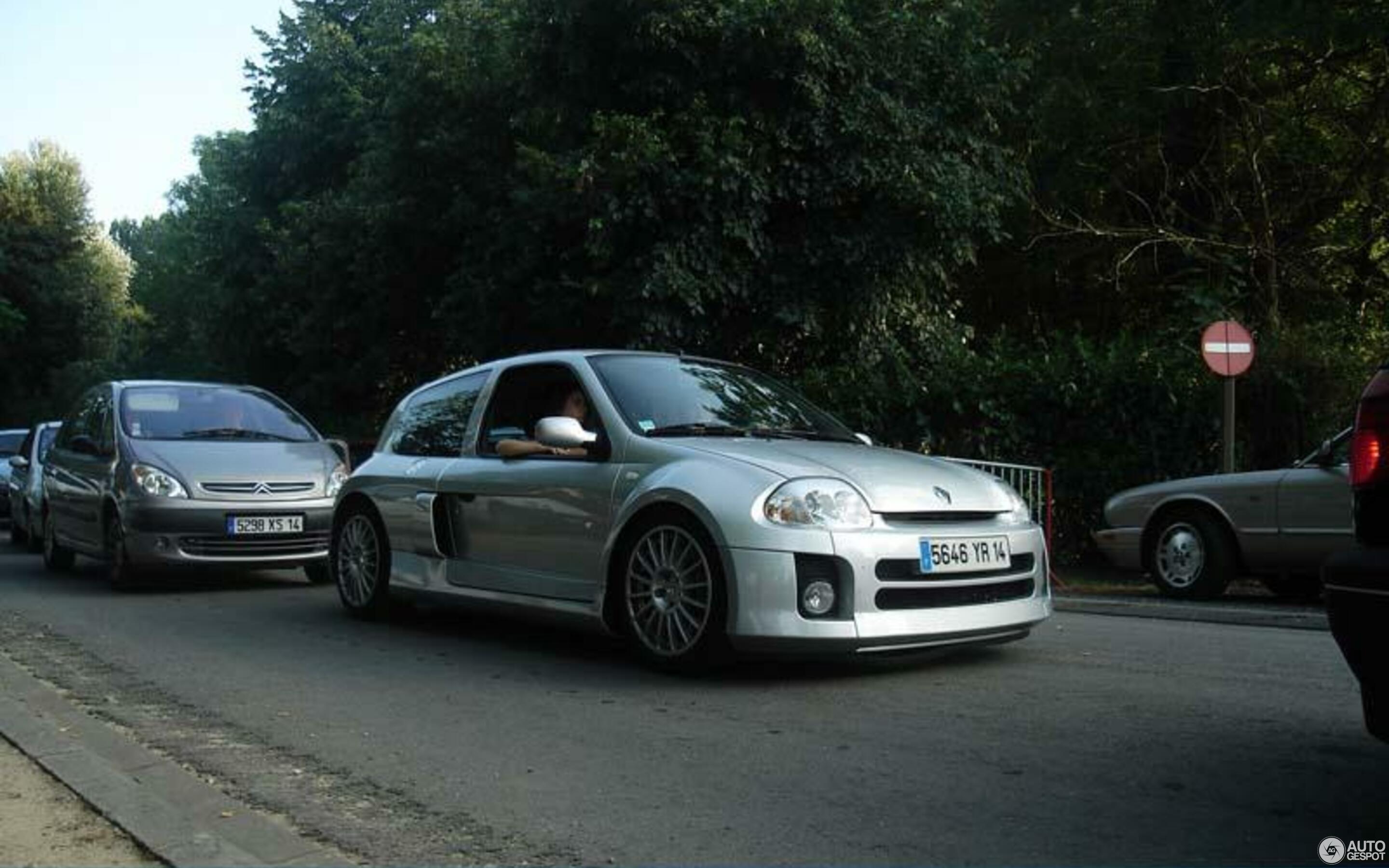 Renault Clio V6