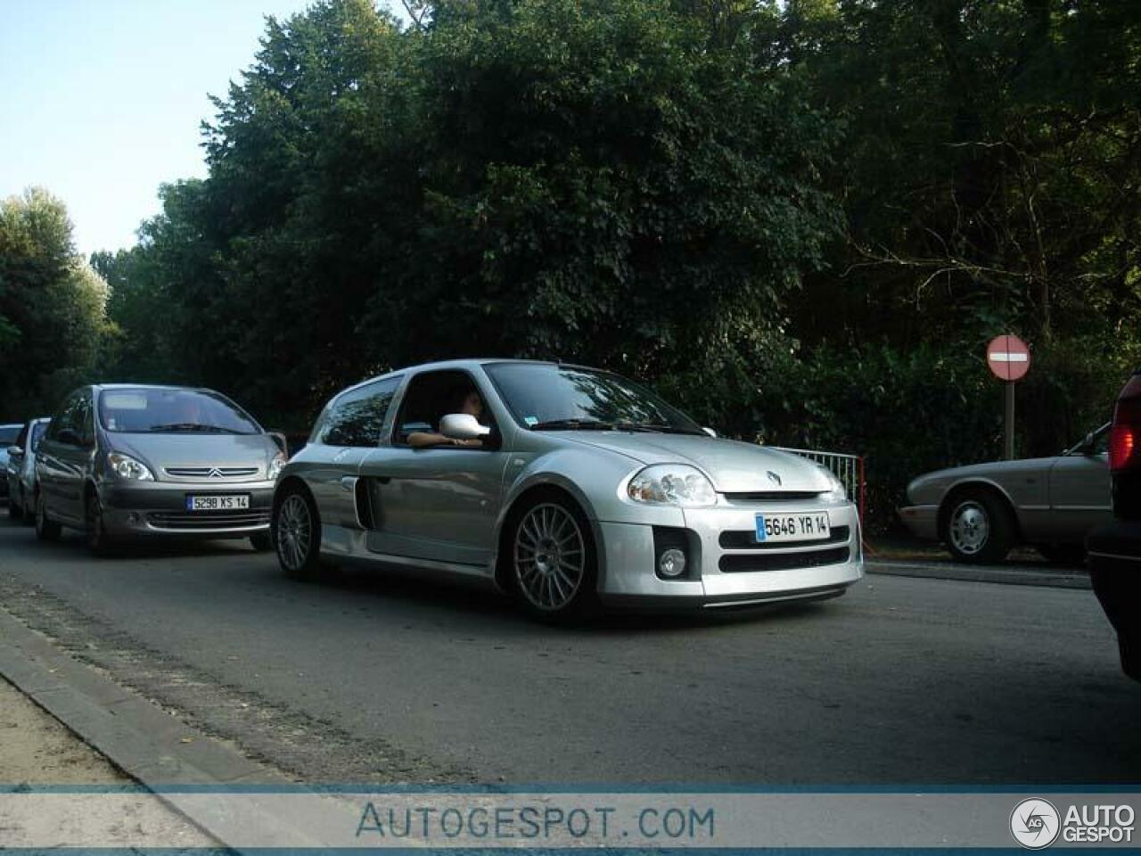 Renault Clio V6