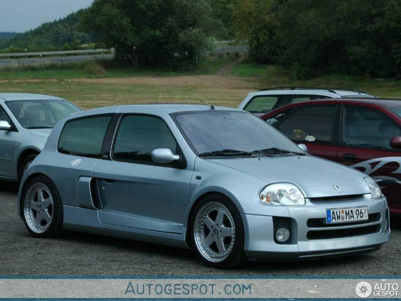 Renault Clio V6