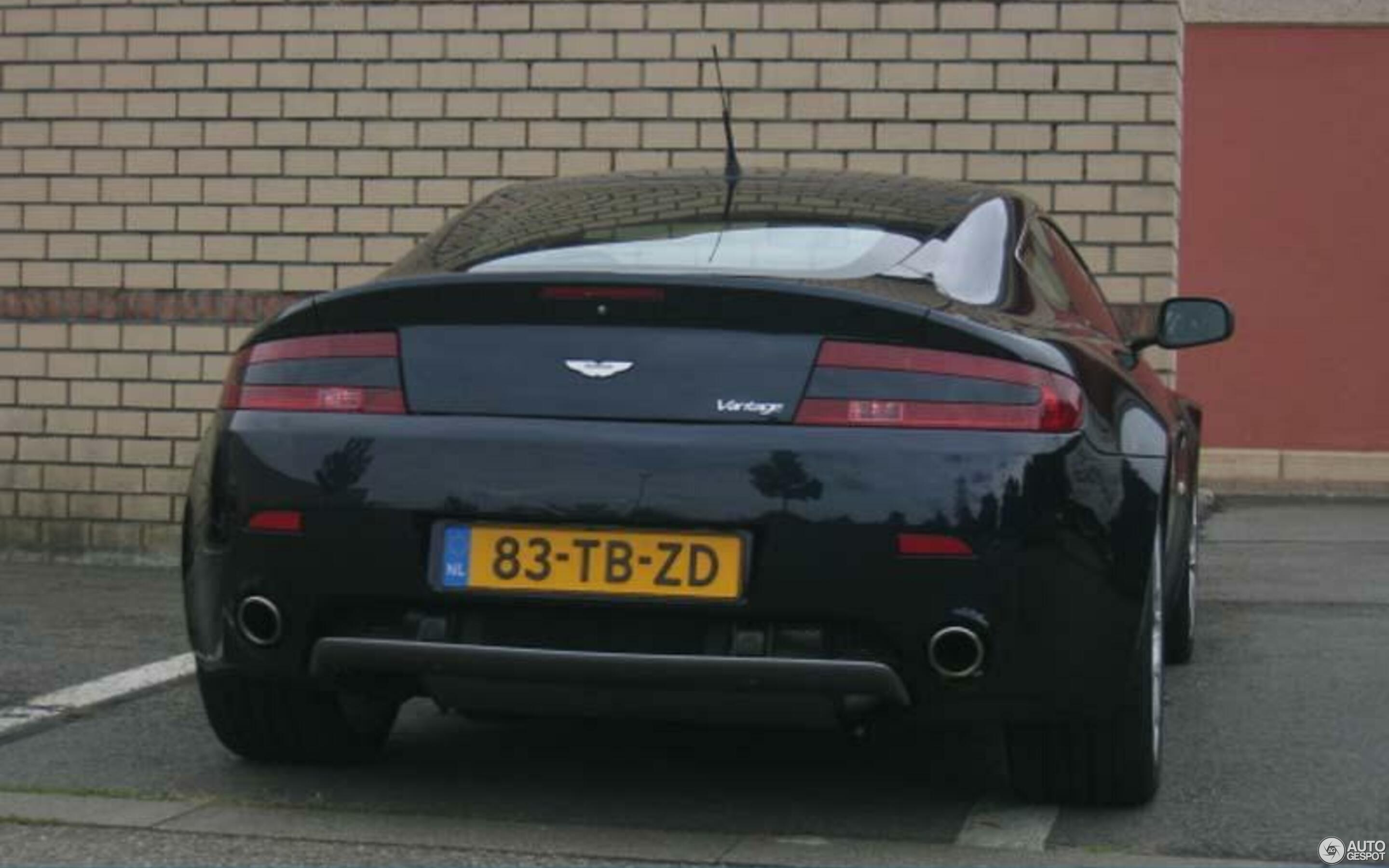 Aston Martin V8 Vantage