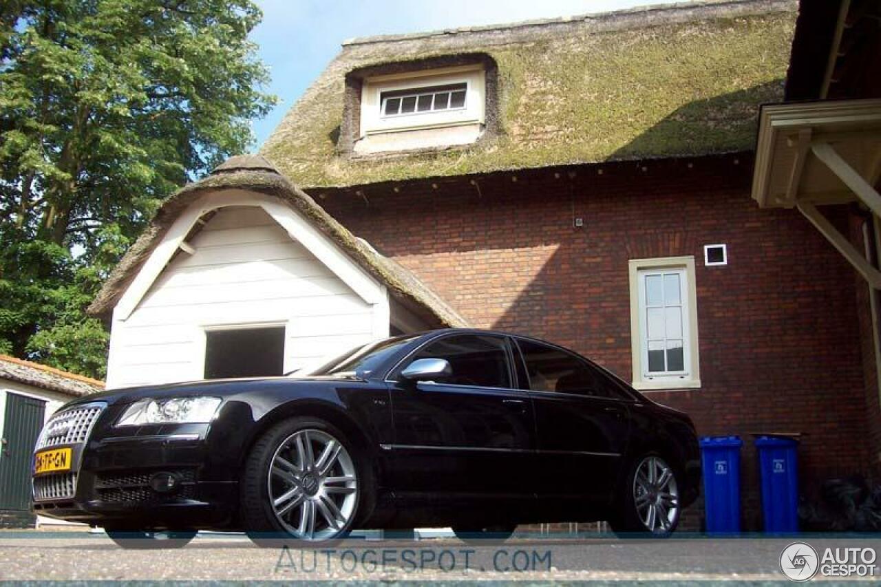 Audi S8 D3