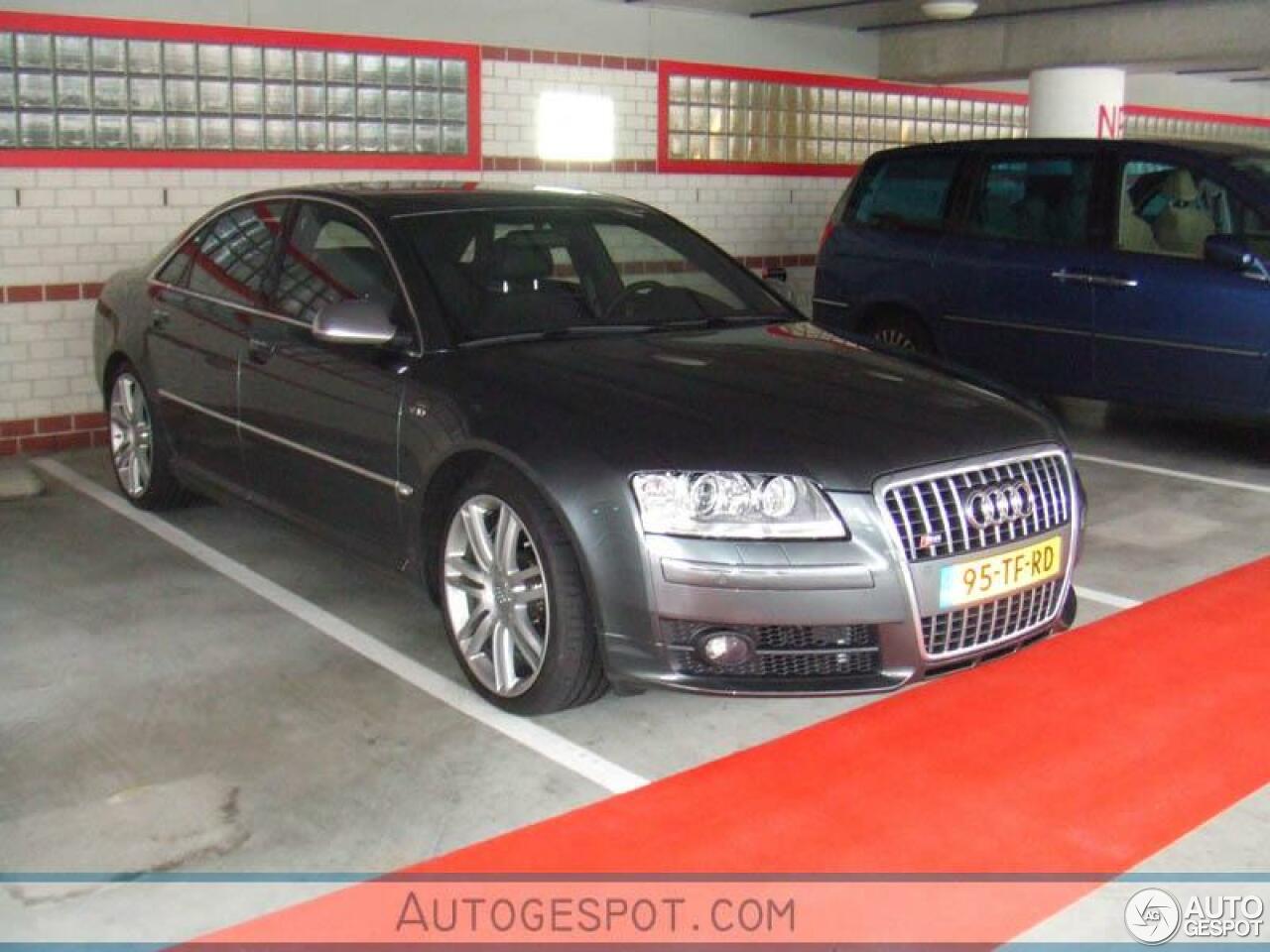 Audi S8 D3