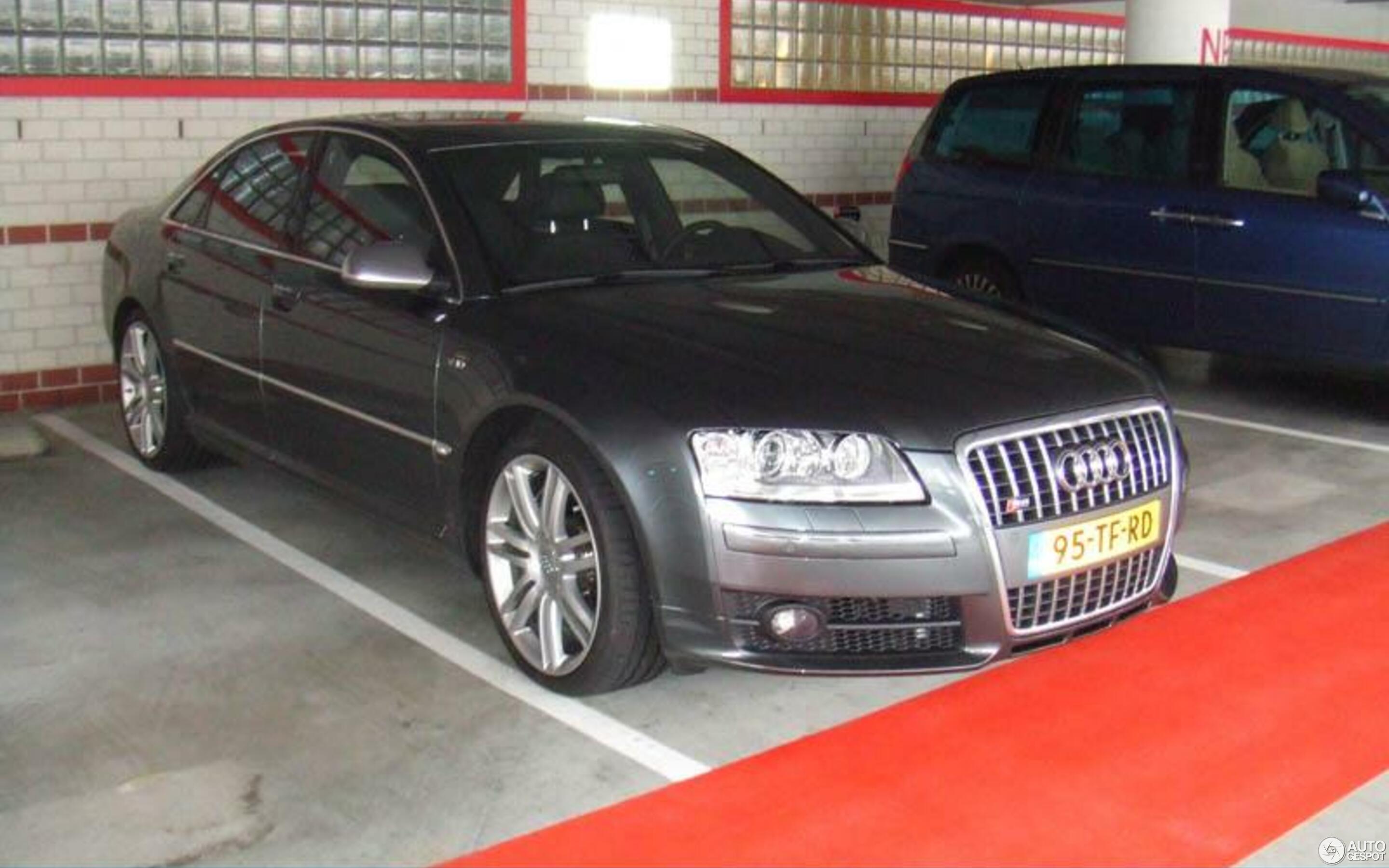 Audi S8 D3