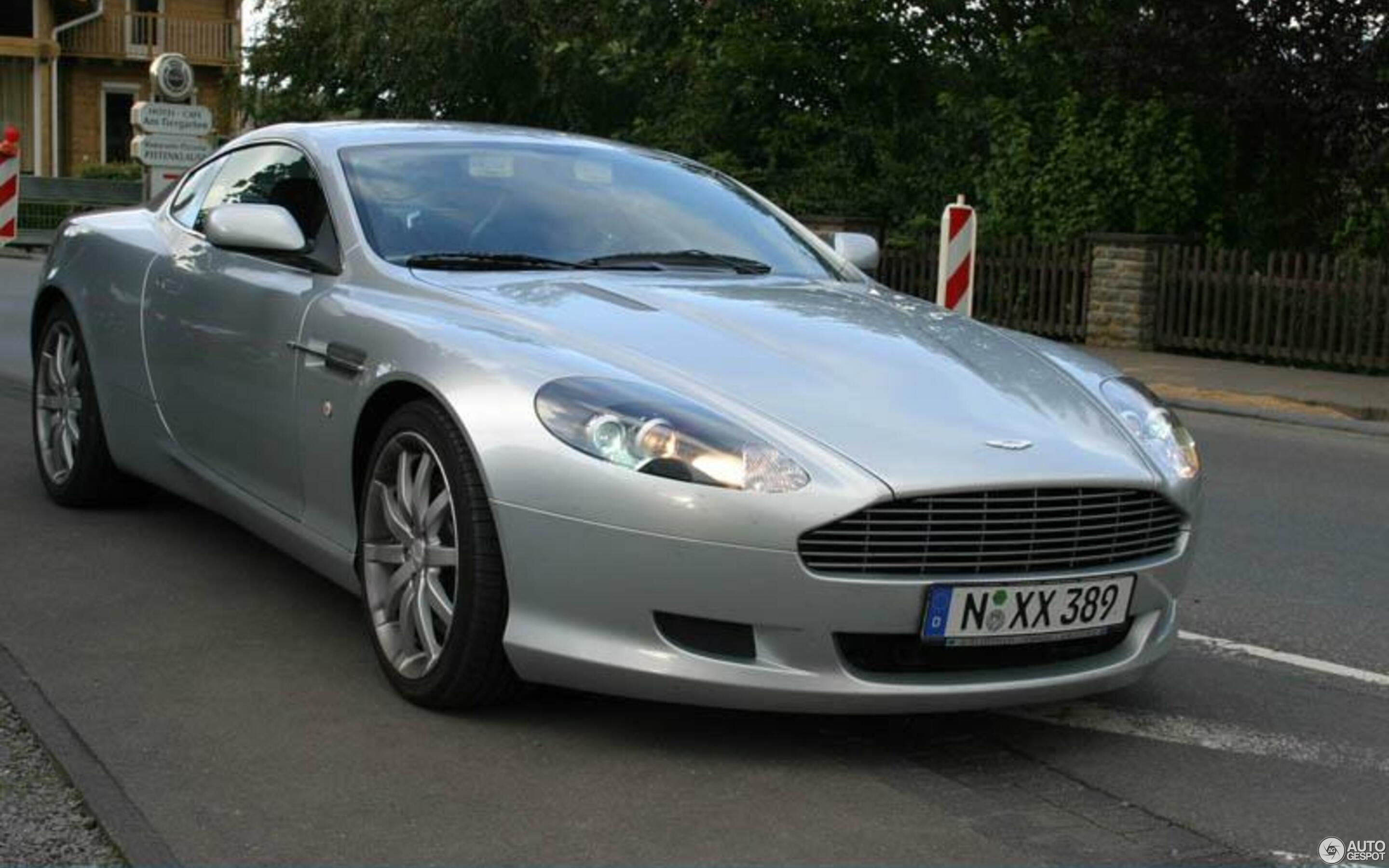 Aston Martin DB9