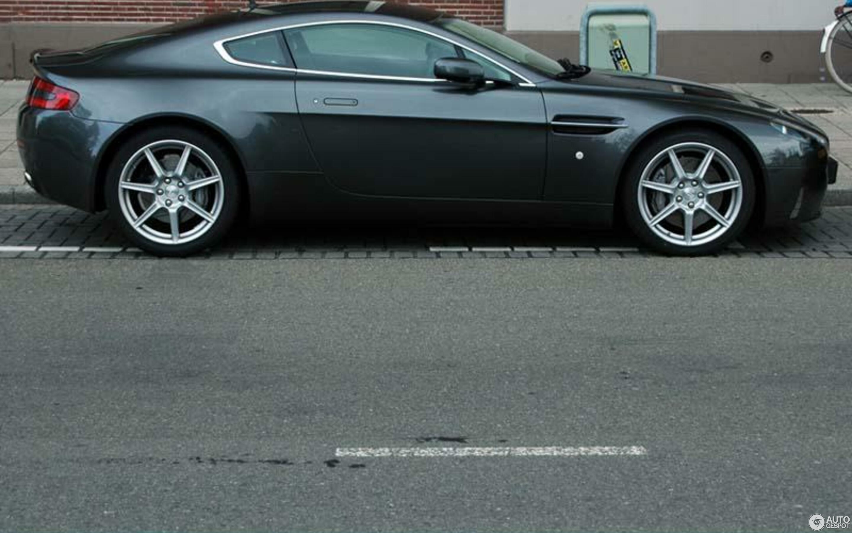 Aston Martin V8 Vantage