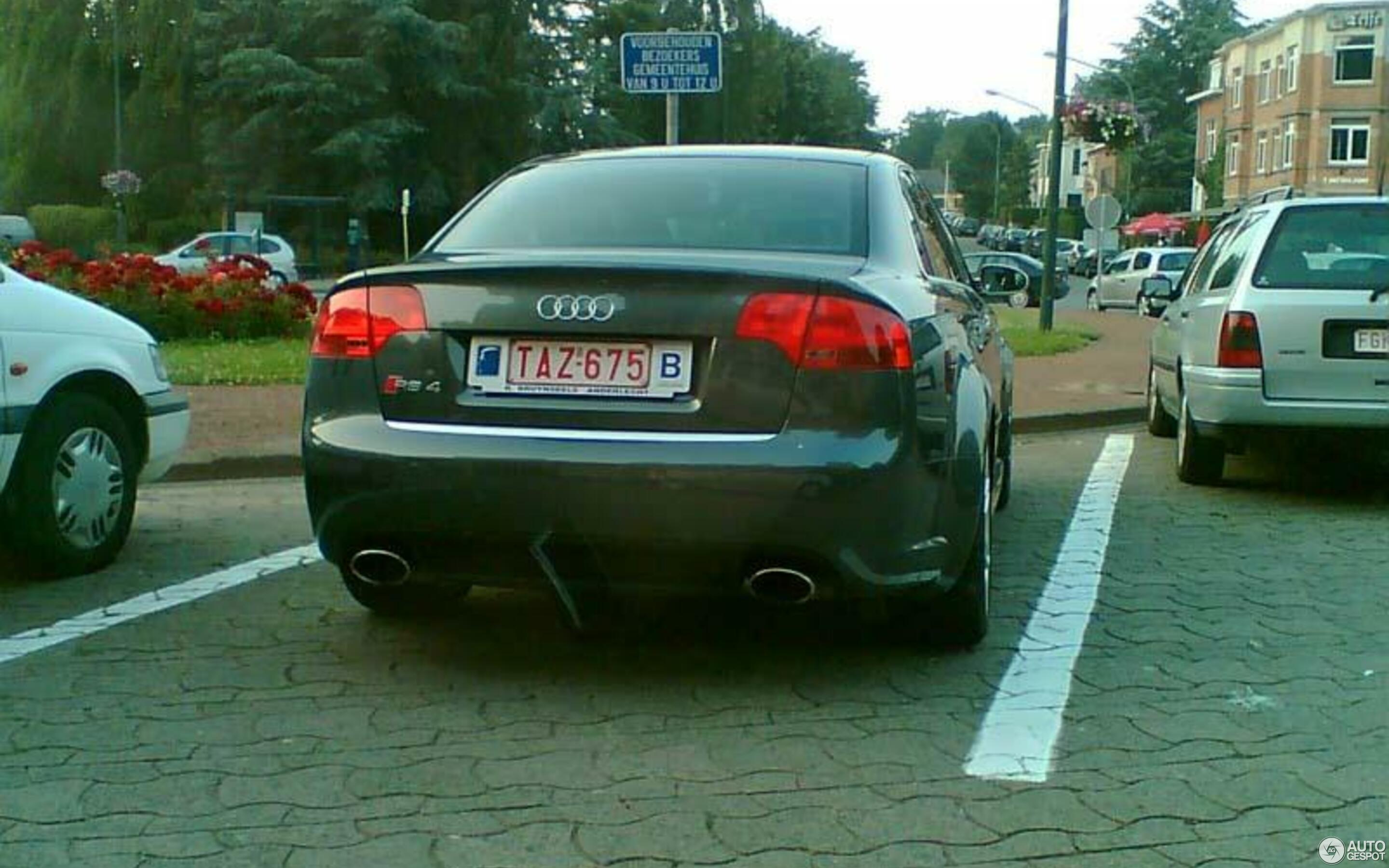 Audi RS4 Sedan