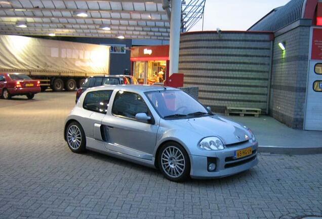 Renault Clio V6