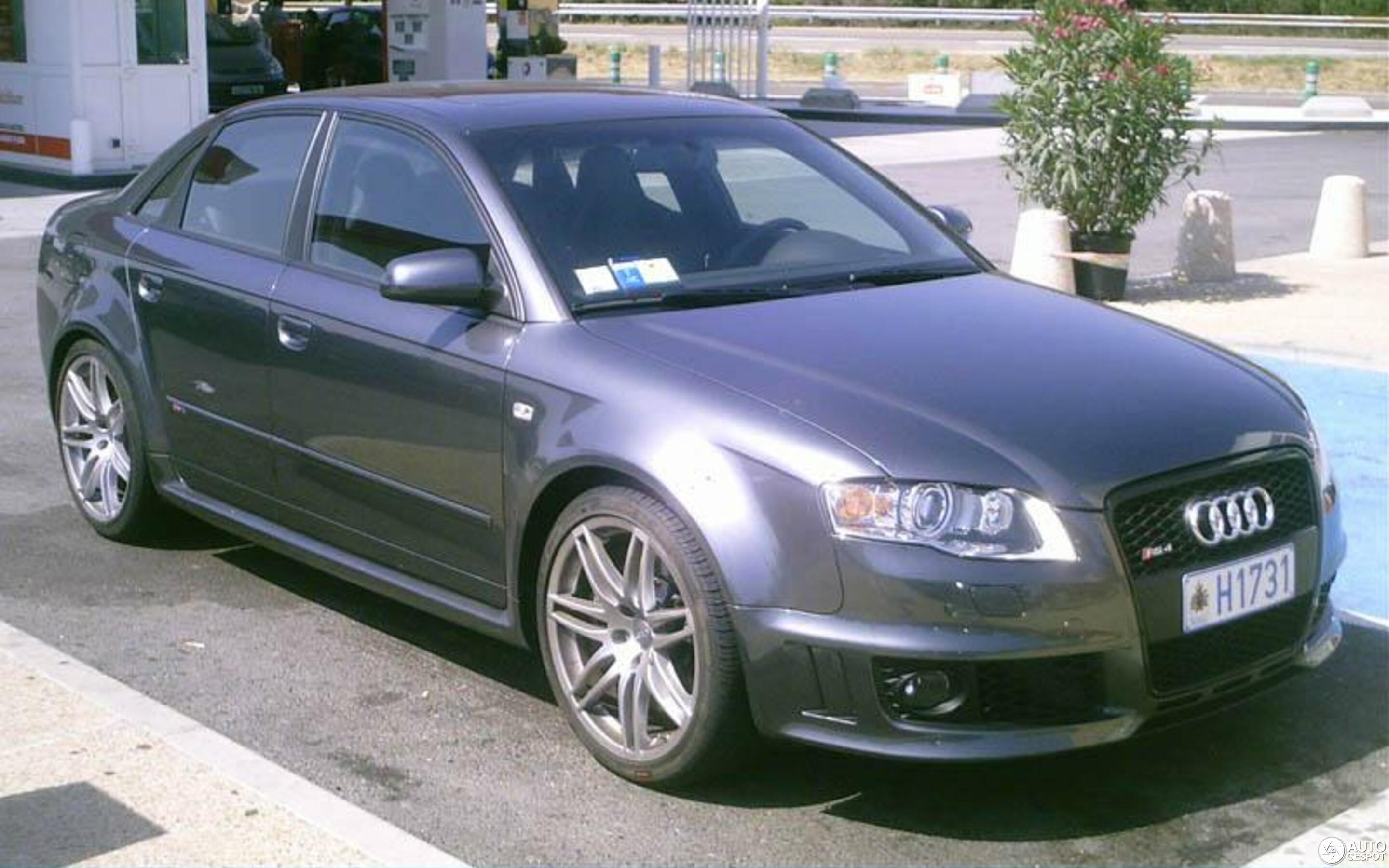 Audi RS4 Sedan