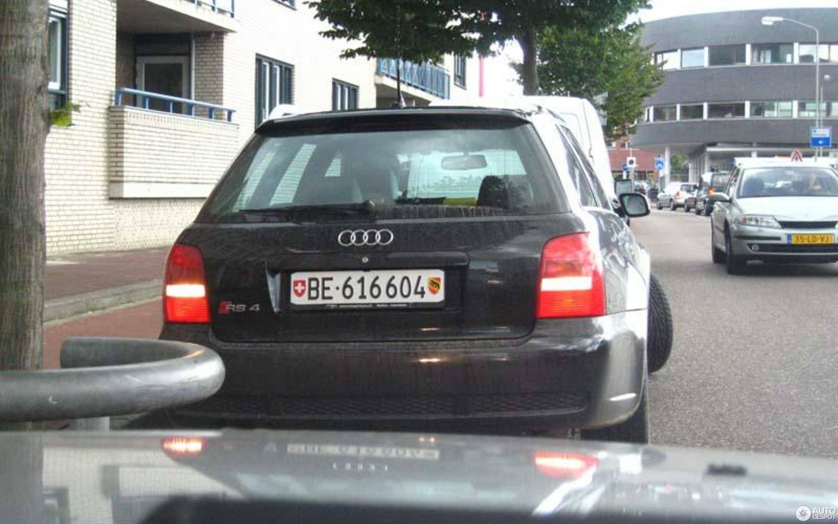 Audi RS4 Avant B5