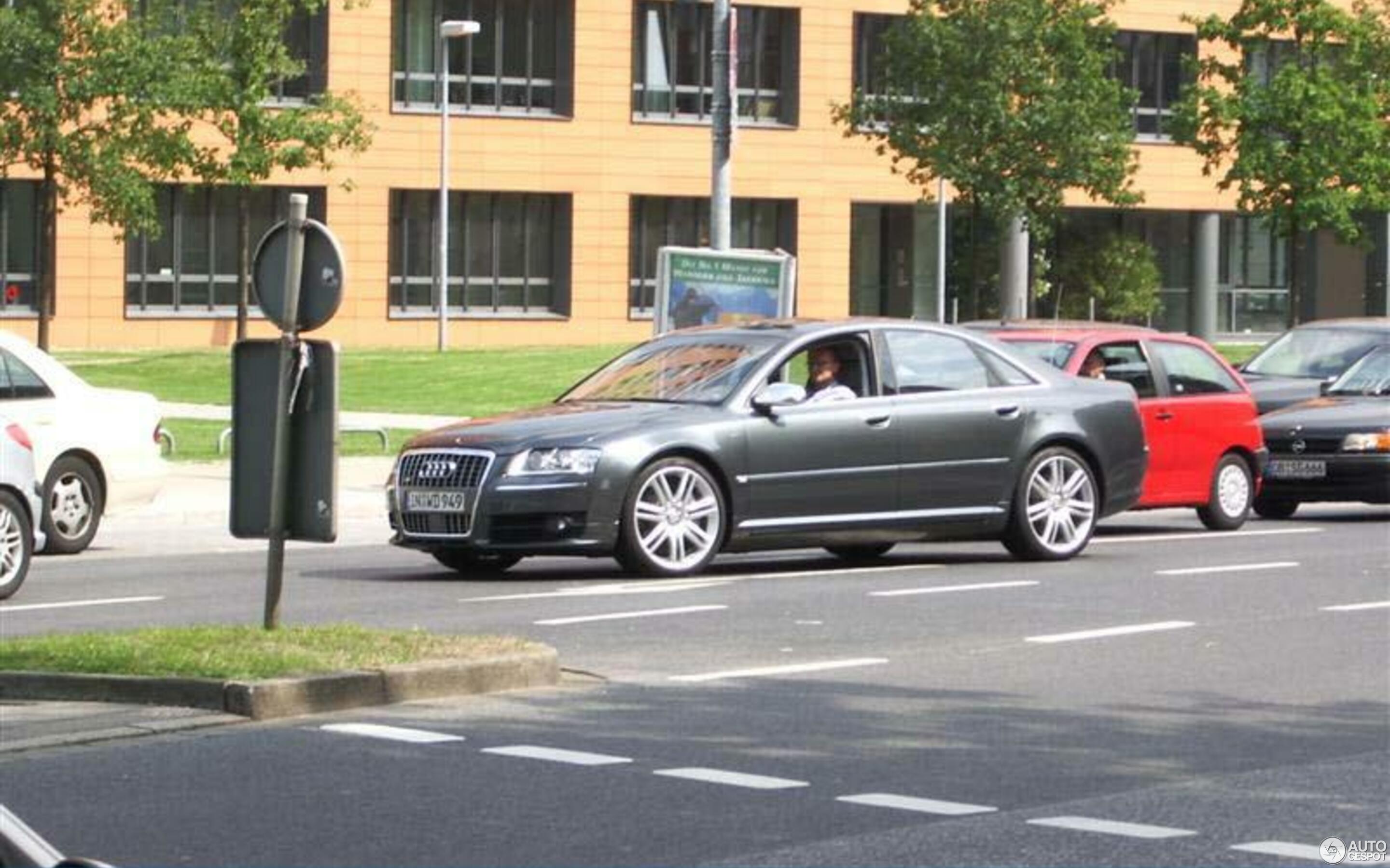 Audi S8 D3