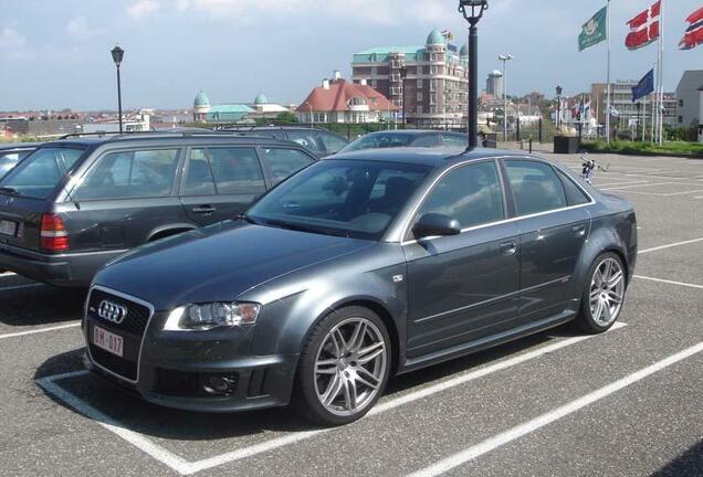 Audi RS4 Sedan