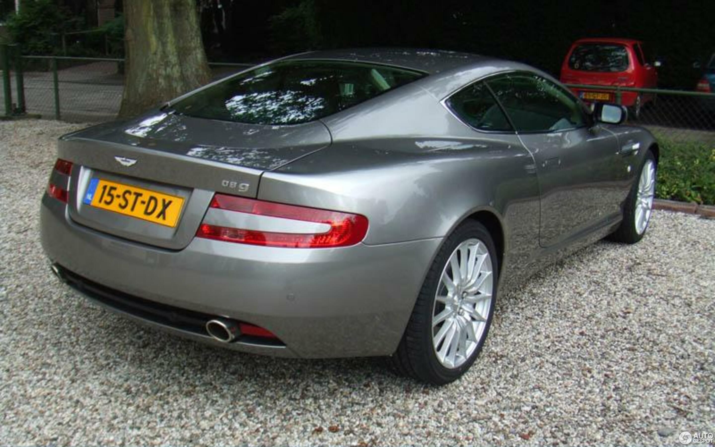 Aston Martin DB9