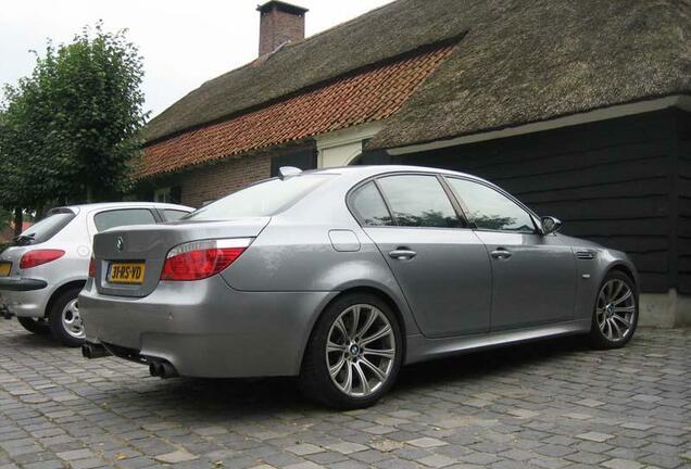 BMW M5 E60 2005