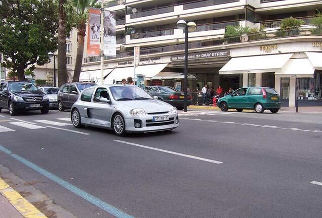 Renault Clio V6