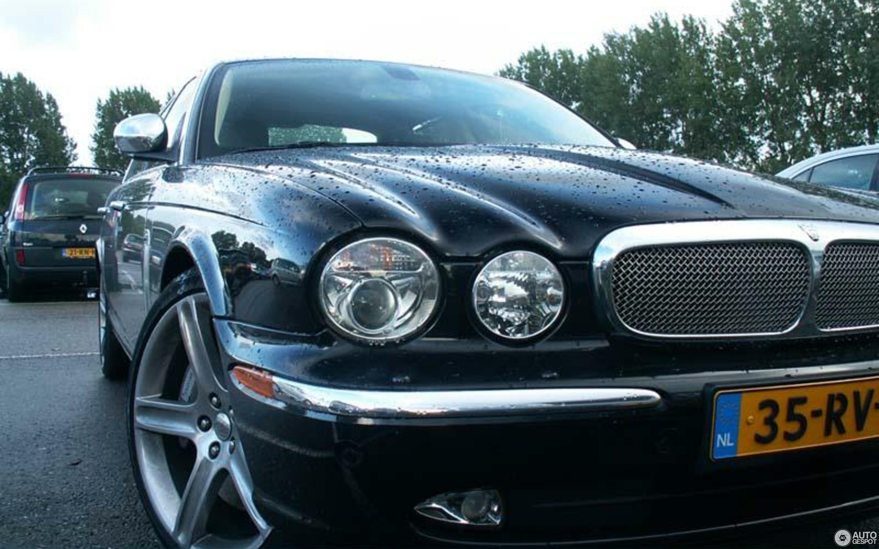 Jaguar Super V8 Portfolio