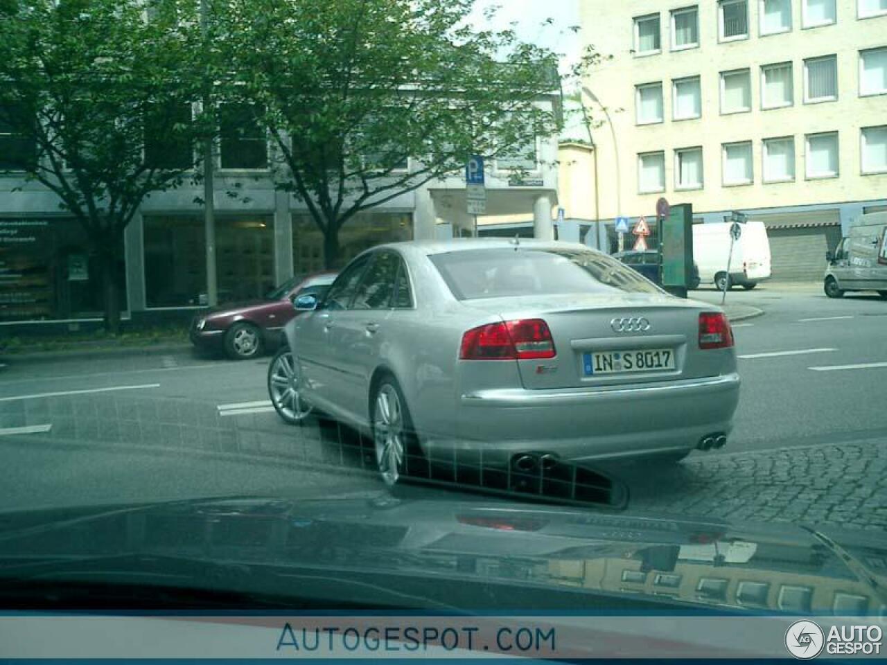 Audi S8 D3