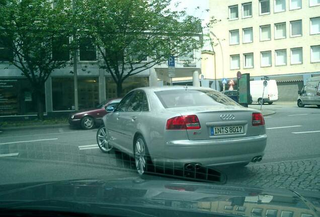 Audi S8 D3