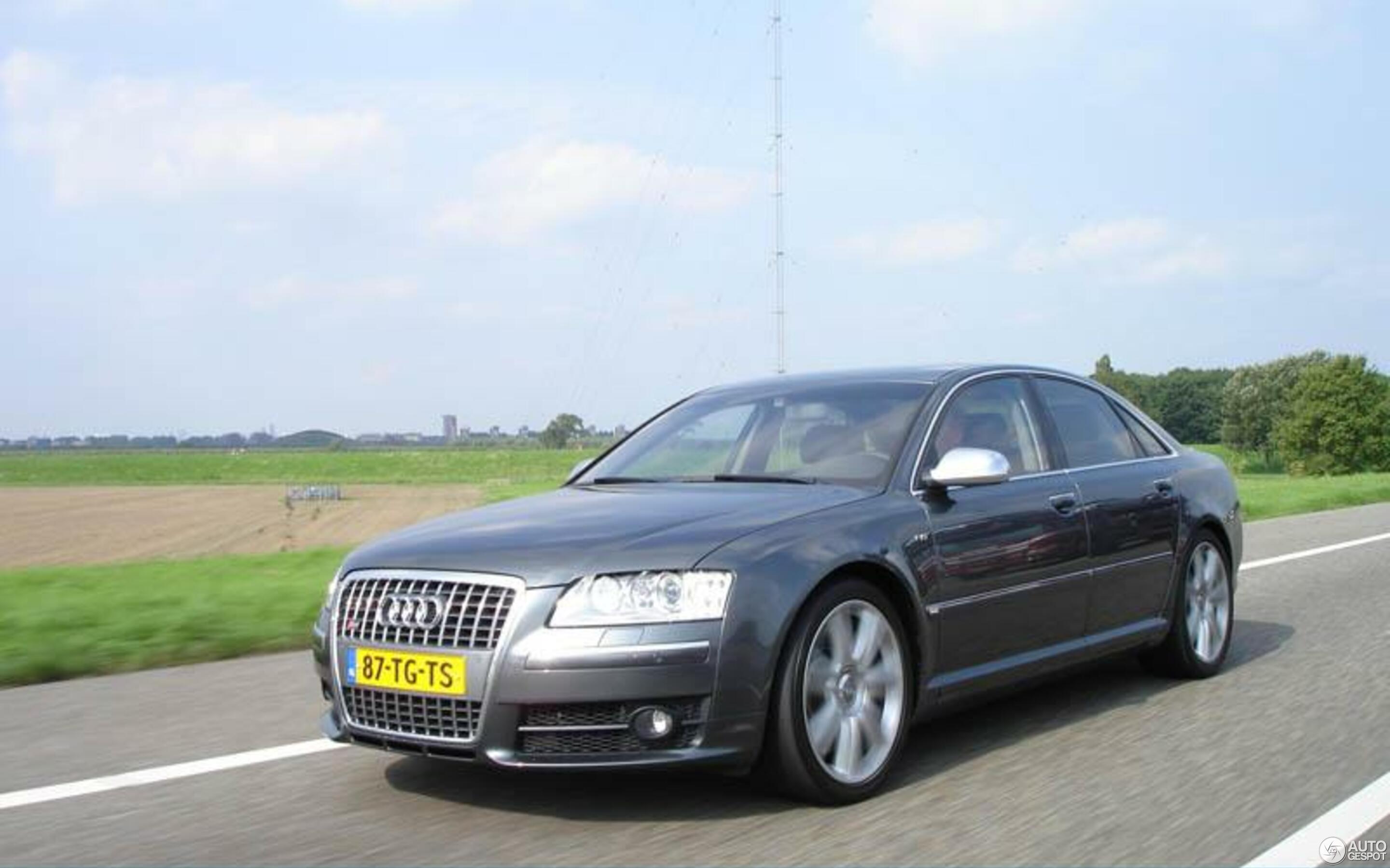 Audi S8 D3