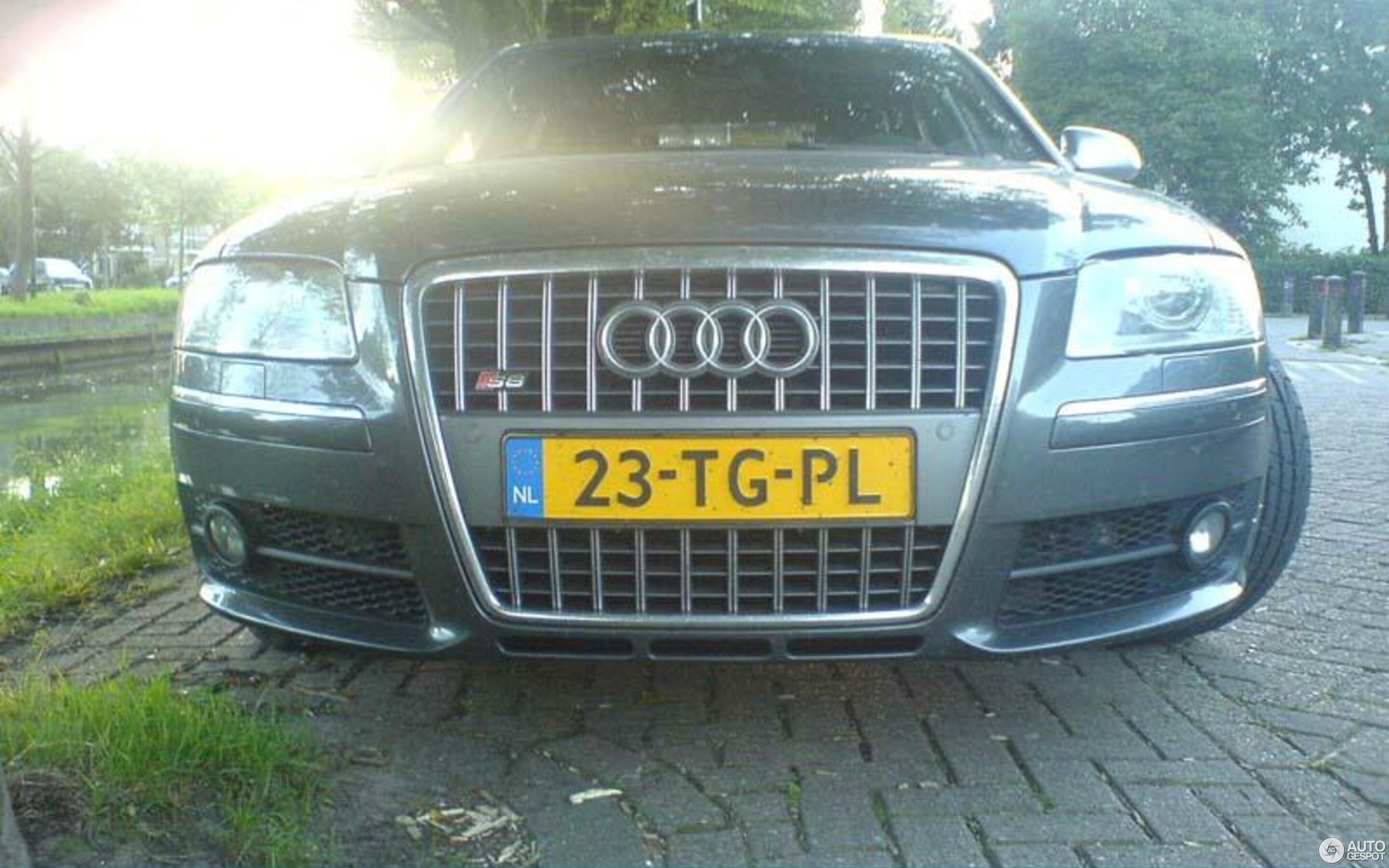 Audi S8 D3