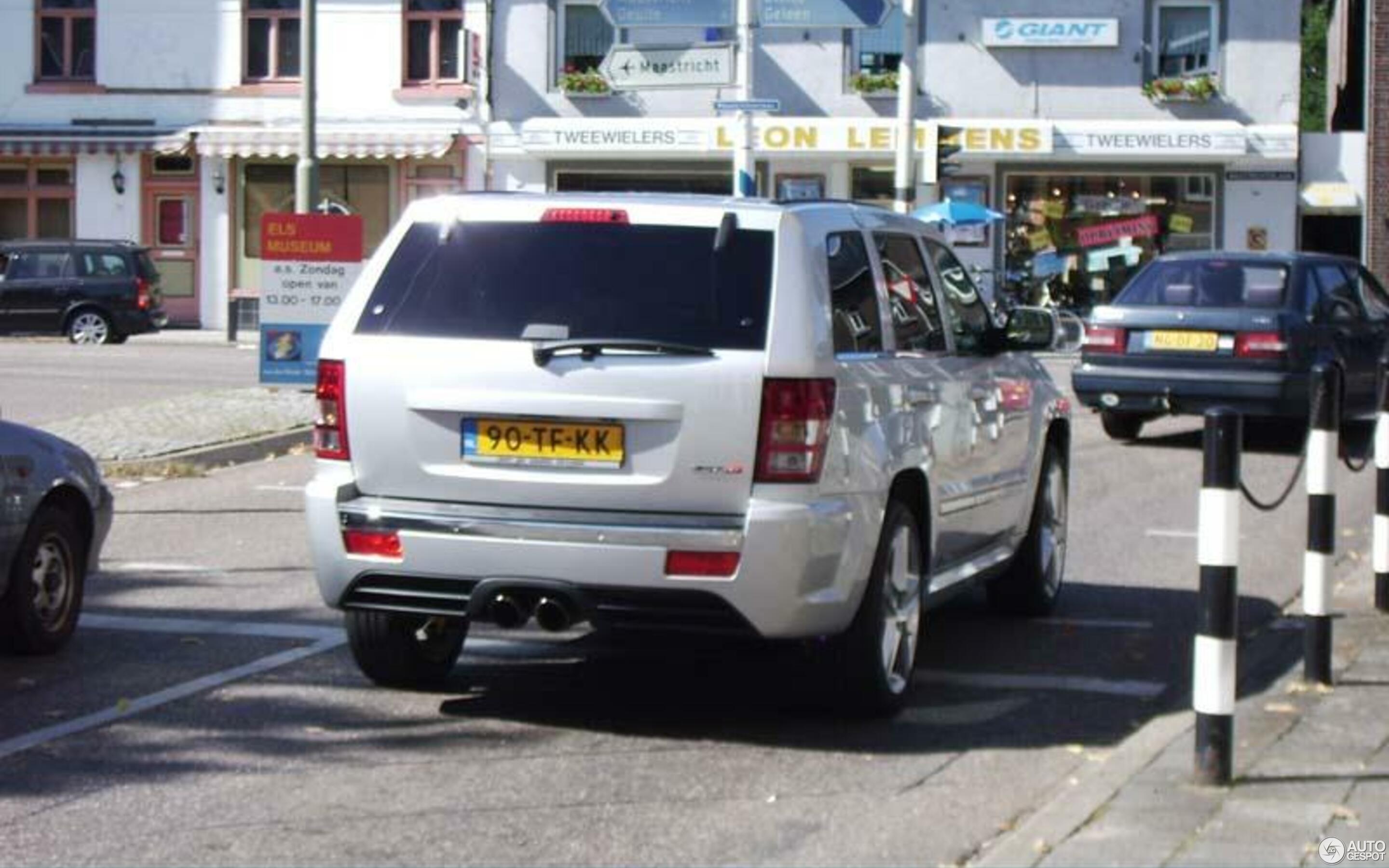 Jeep Grand Cherokee SRT-8 2005