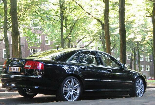 Audi S8 D3