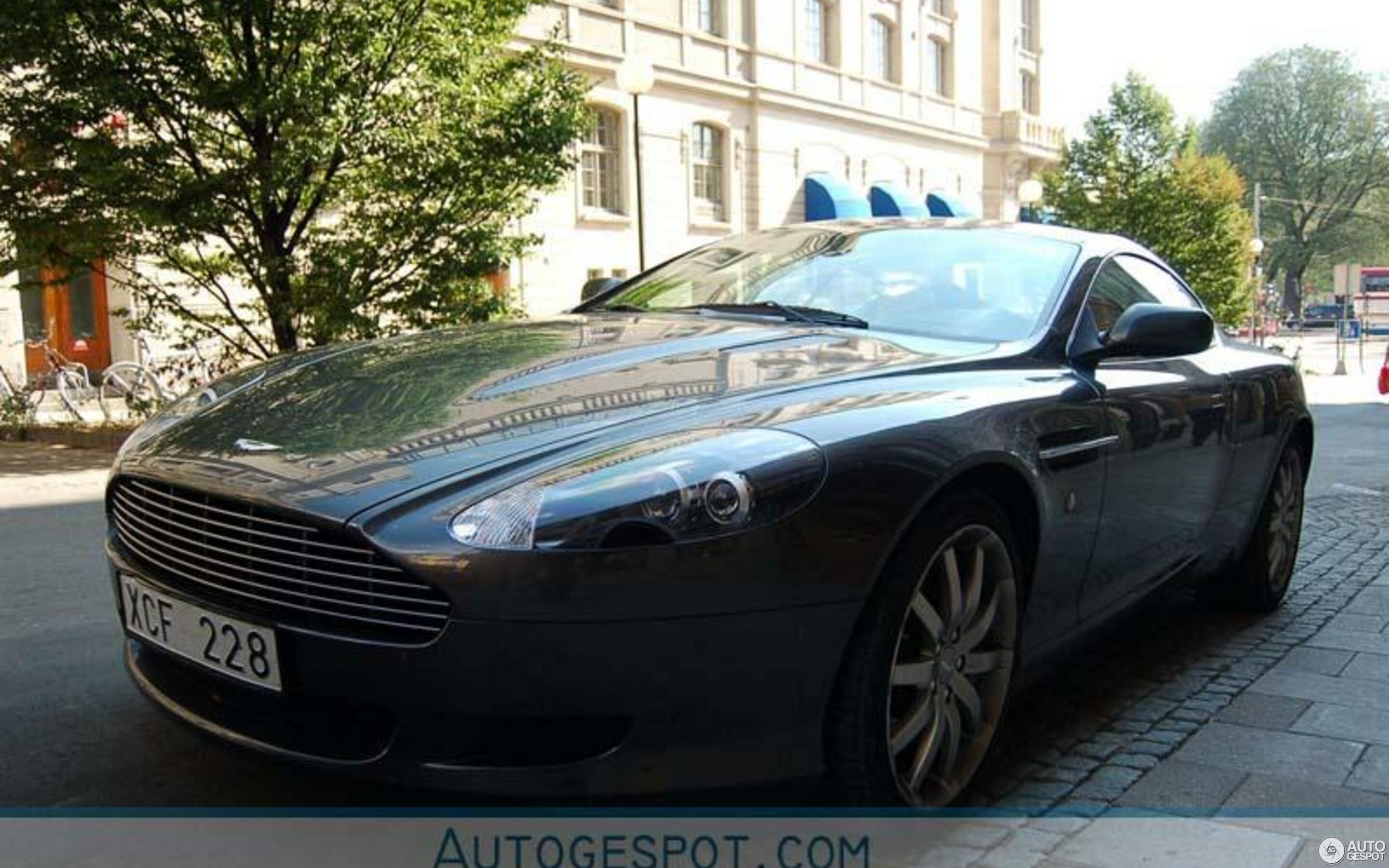 Aston Martin DB9