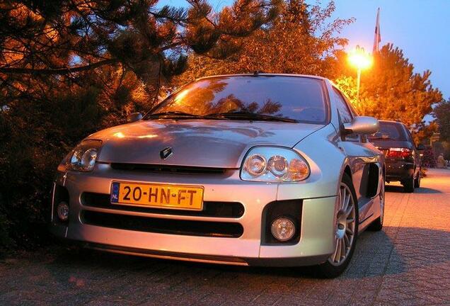 Renault Clio V6