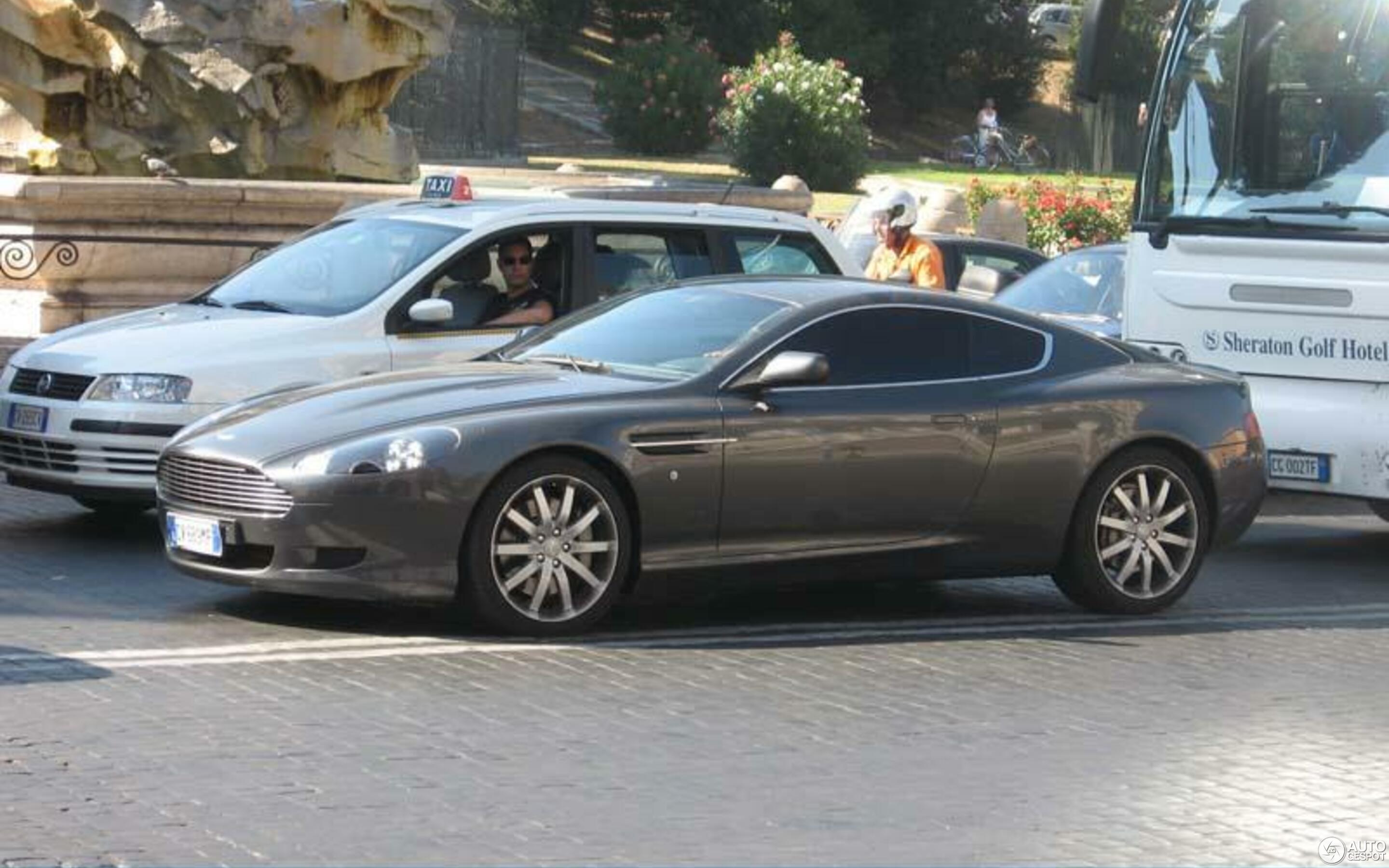 Aston Martin DB9