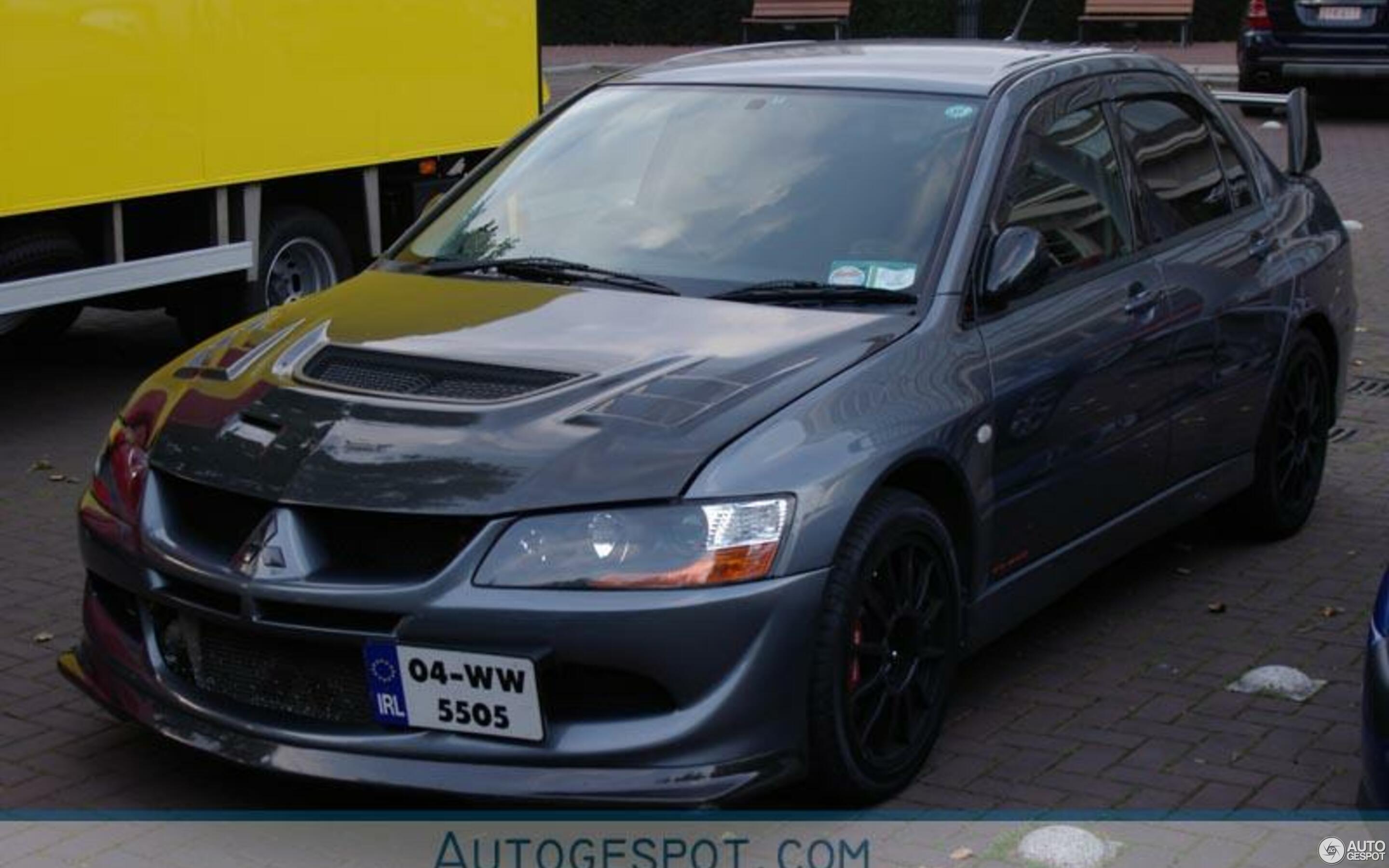 Mitsubishi Lancer Evolution VIII MR FQ-400