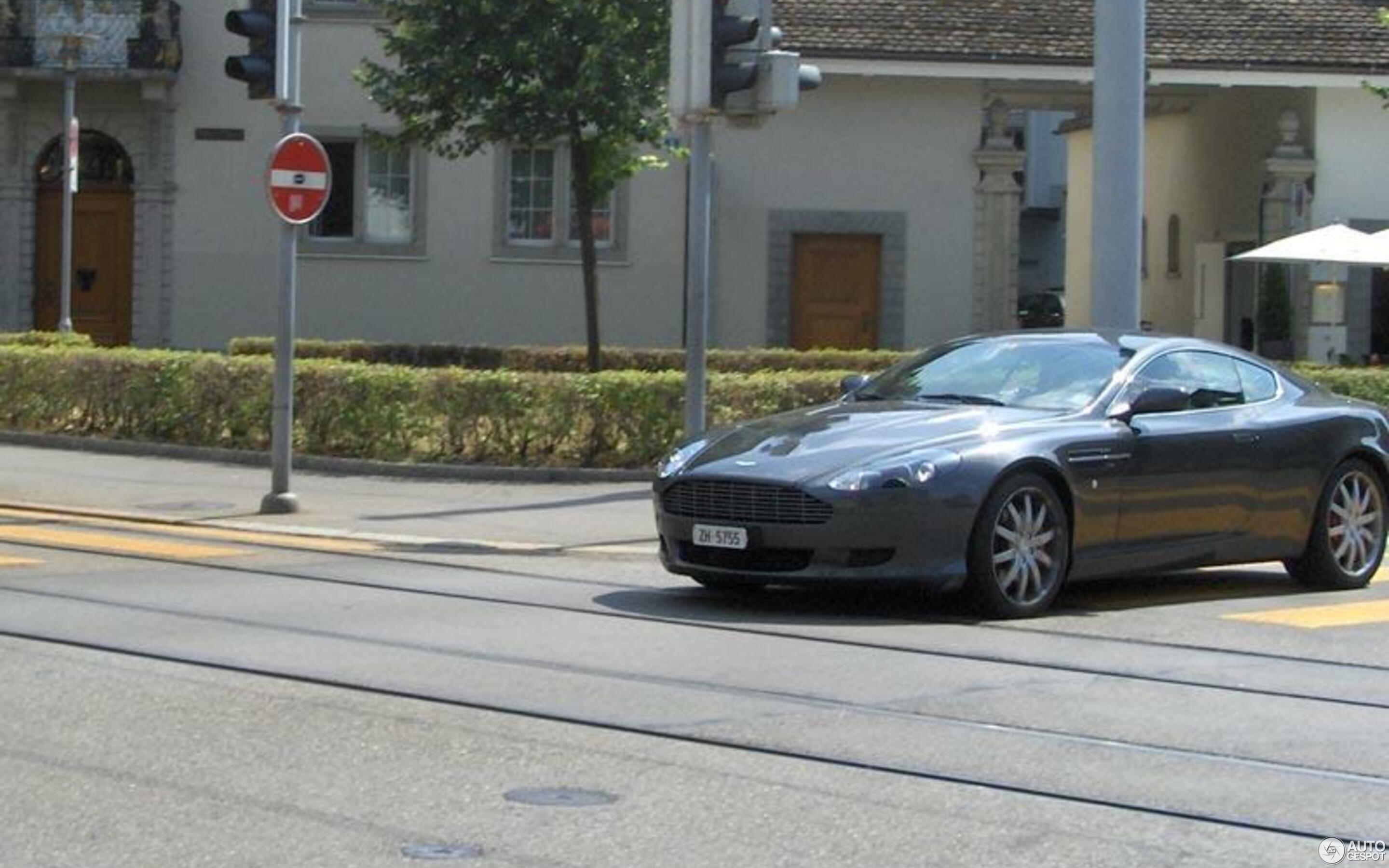 Aston Martin DB9