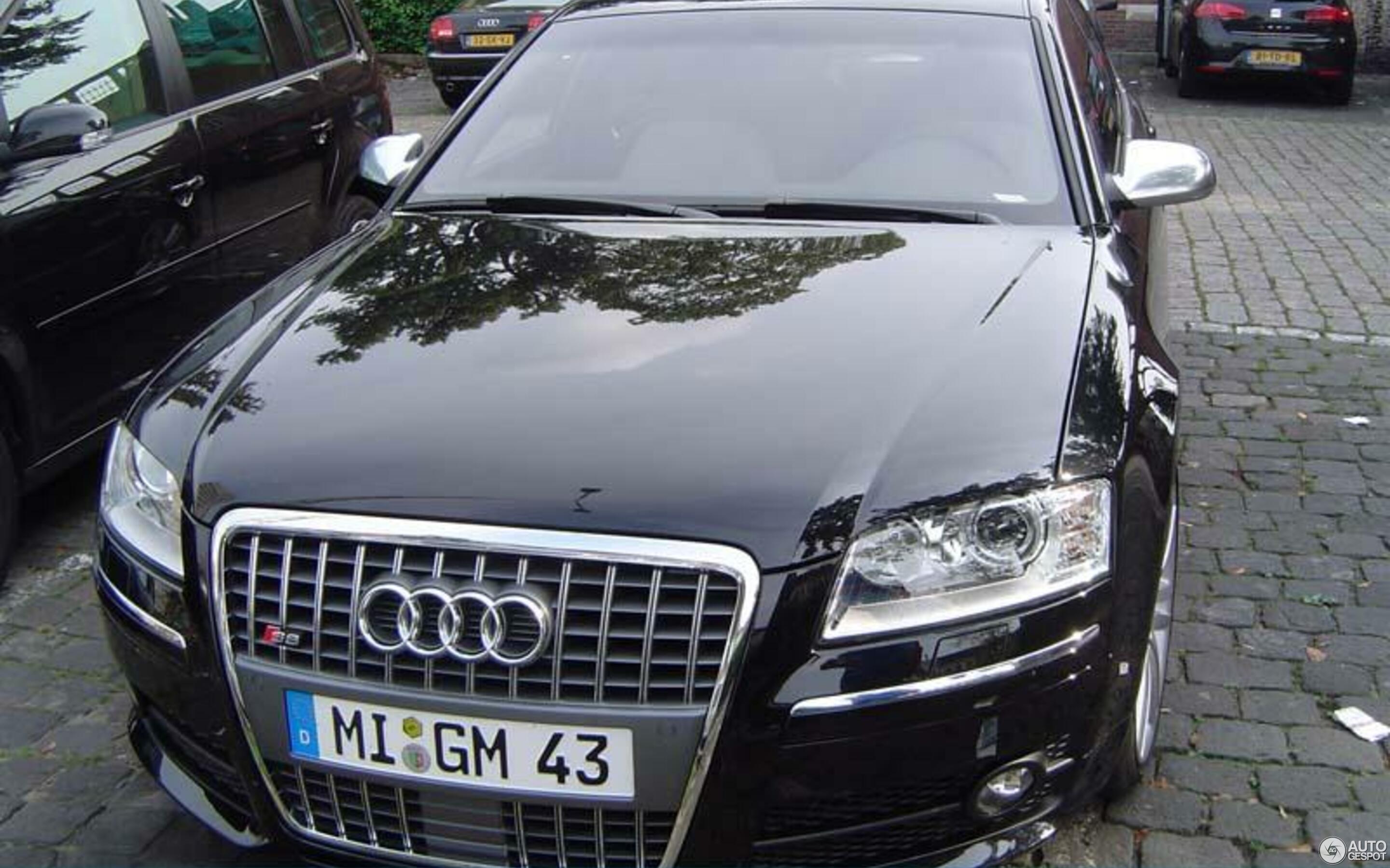 Audi S8 D3