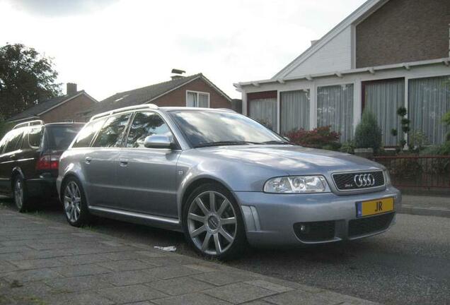 Audi RS4 Avant B5